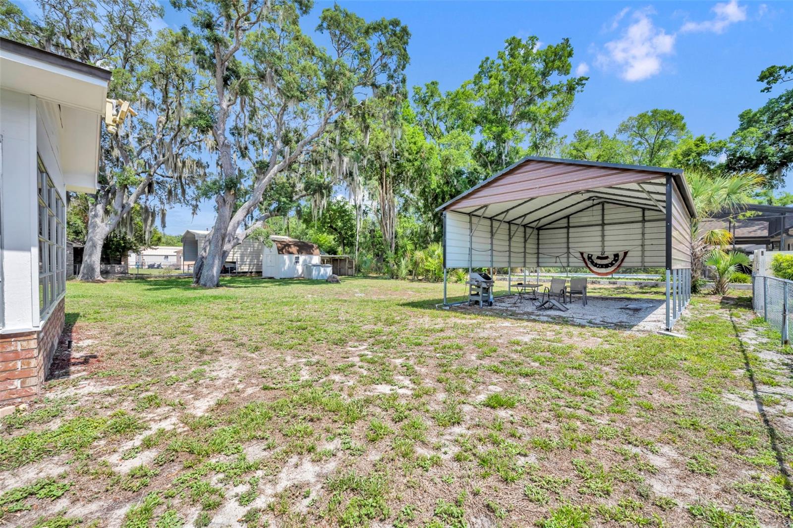 COUNTRY CLUB VIEW - Residential