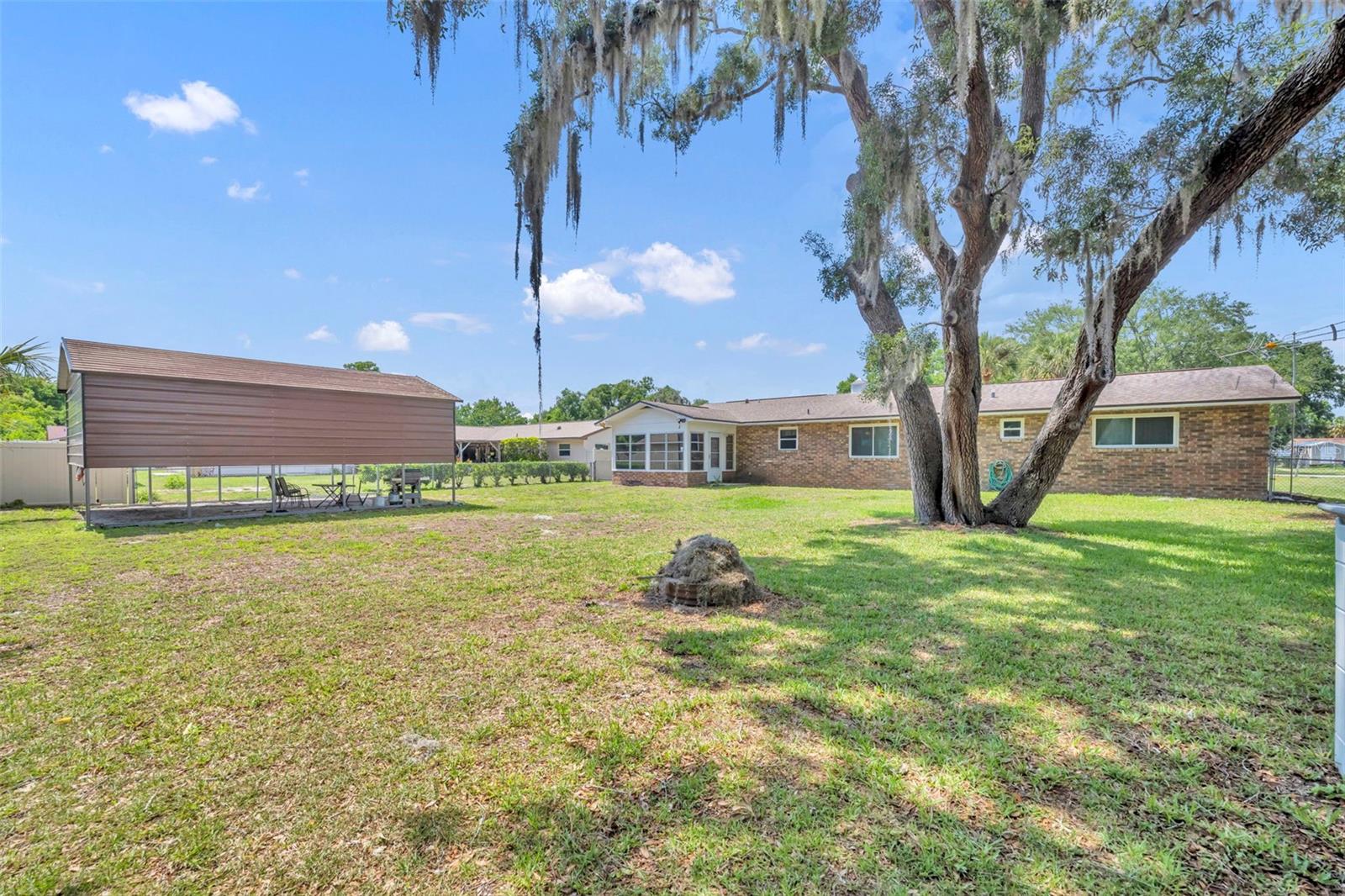 COUNTRY CLUB VIEW - Residential