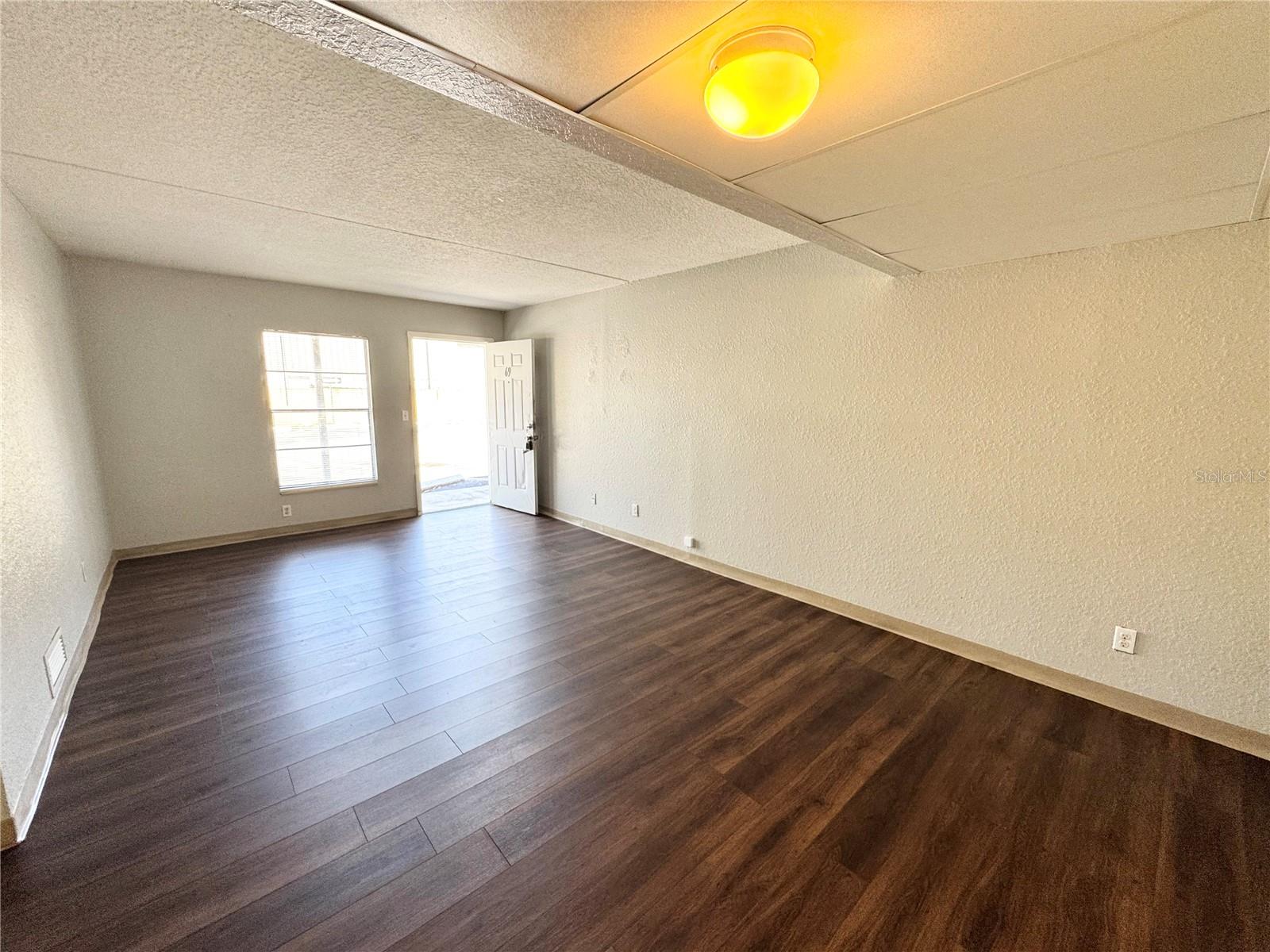 MASON & CARSWELLS HOLLY HILL - Residential Lease