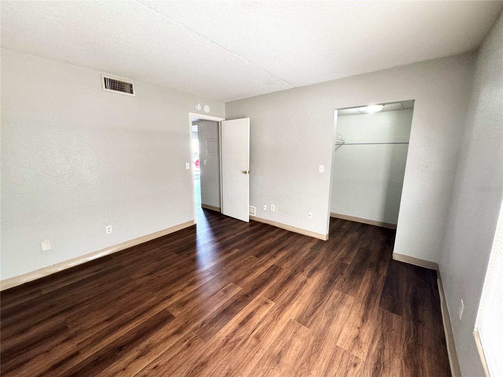 MASON & CARSWELLS HOLLY HILL - Residential Lease