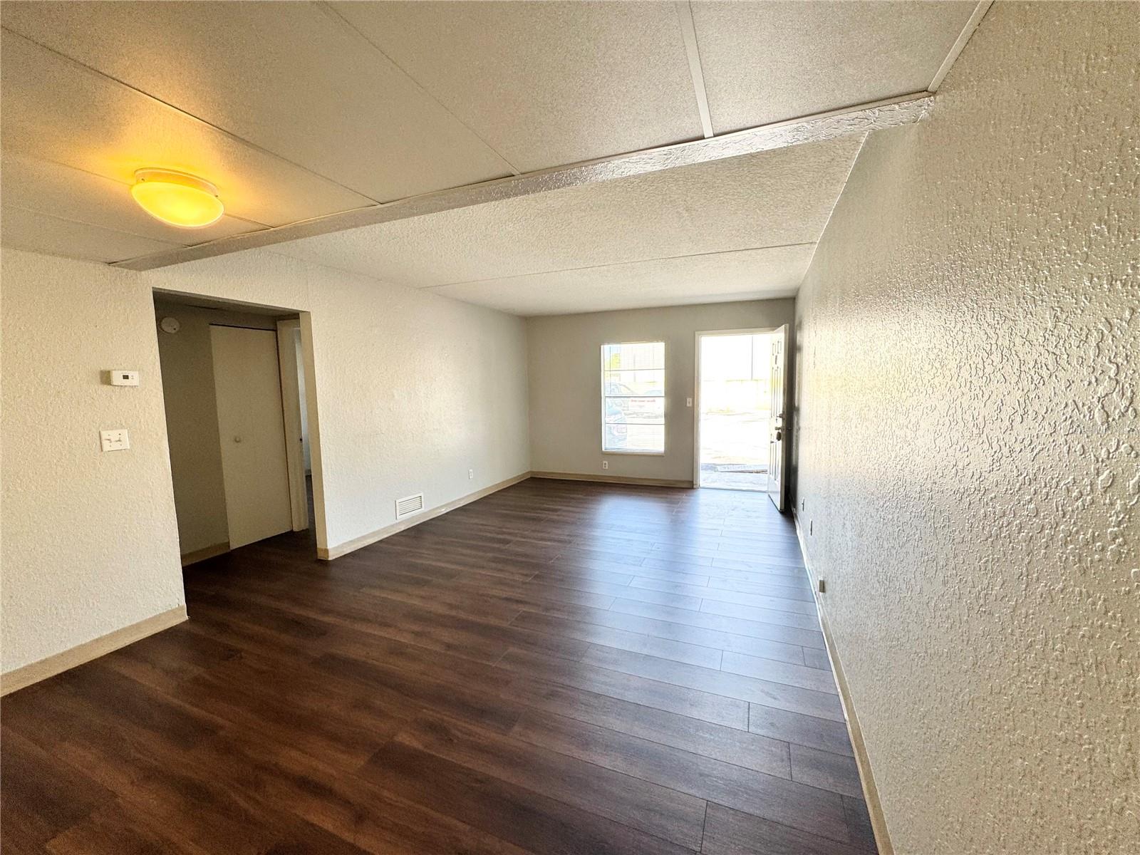 MASON & CARSWELLS HOLLY HILL - Residential Lease