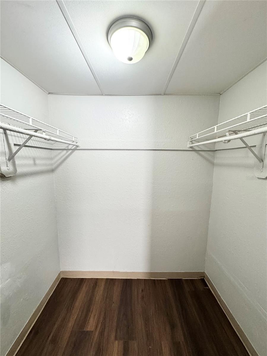 MASON & CARSWELLS HOLLY HILL - Residential Lease