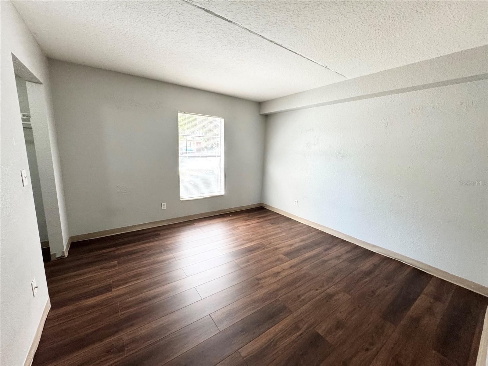 MASON & CARSWELLS HOLLY HILL - Residential Lease