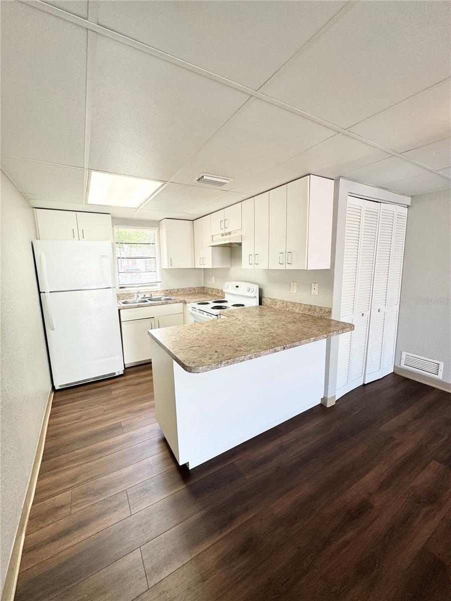 MASON & CARSWELLS HOLLY HILL - Residential Lease