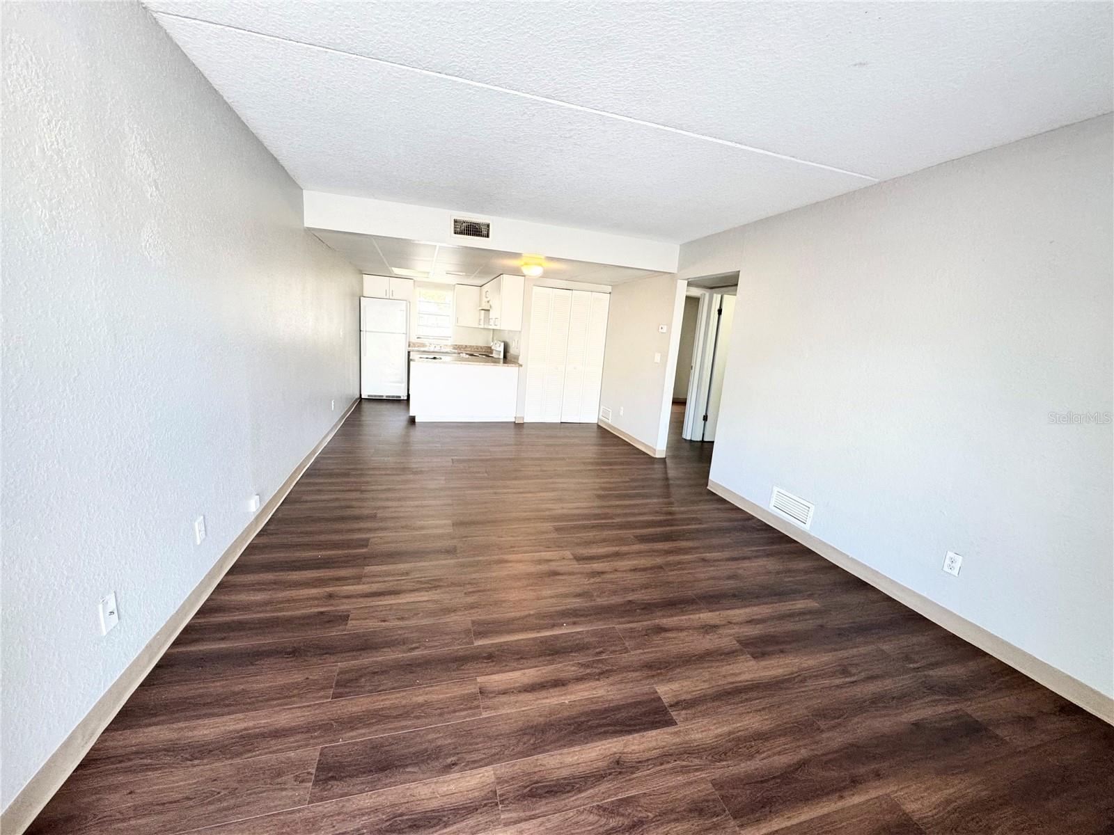 MASON & CARSWELLS HOLLY HILL - Residential Lease