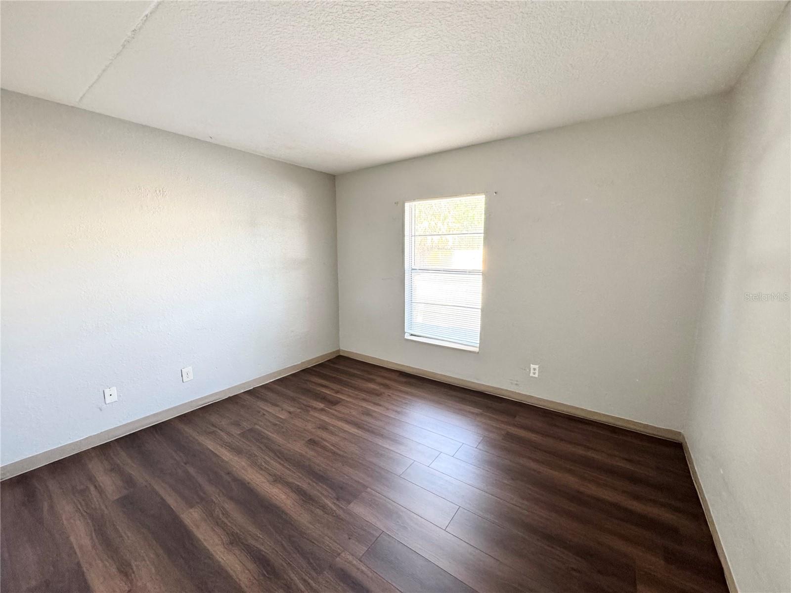 MASON & CARSWELLS HOLLY HILL - Residential Lease
