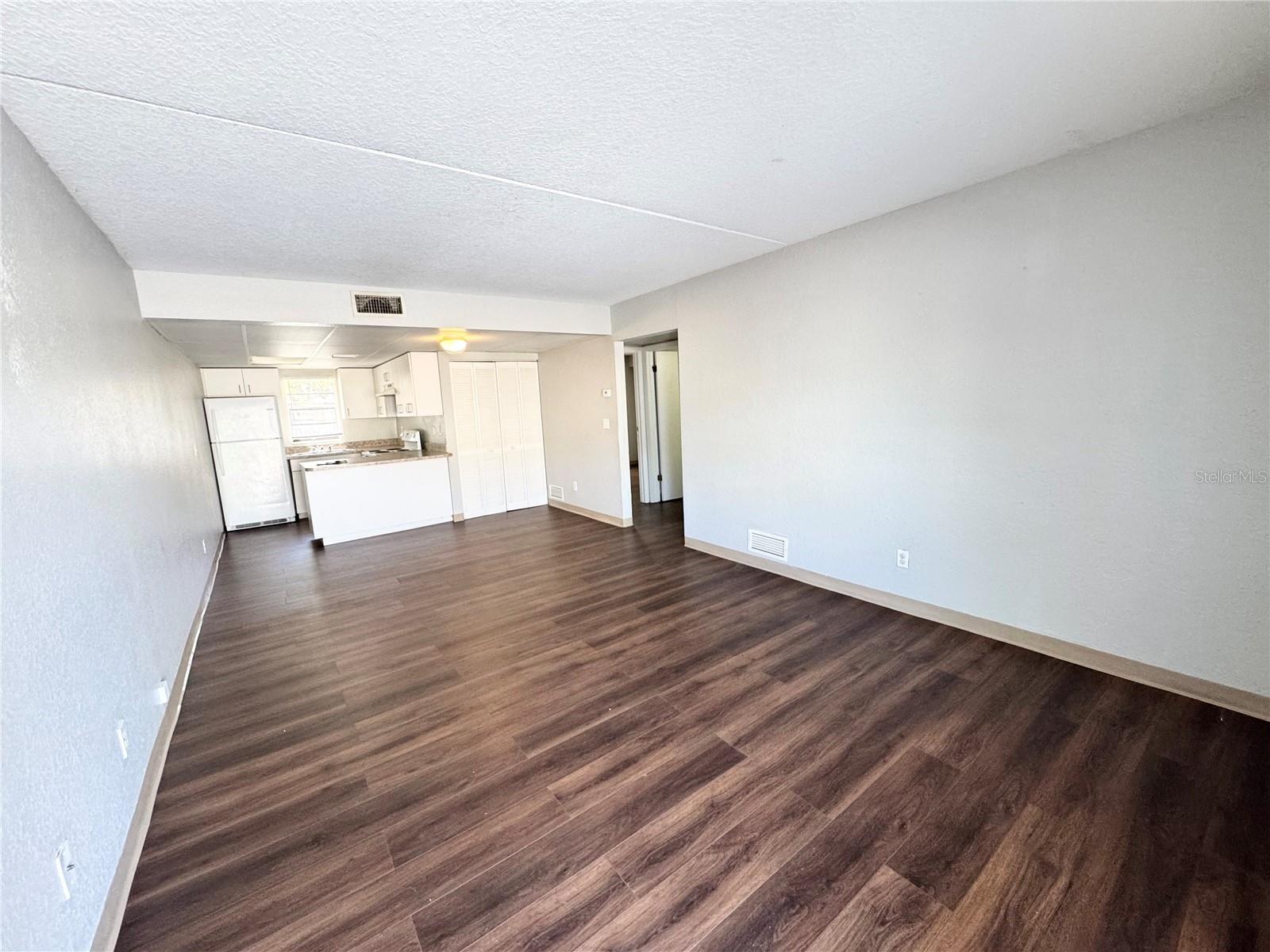 MASON & CARSWELLS HOLLY HILL - Residential Lease