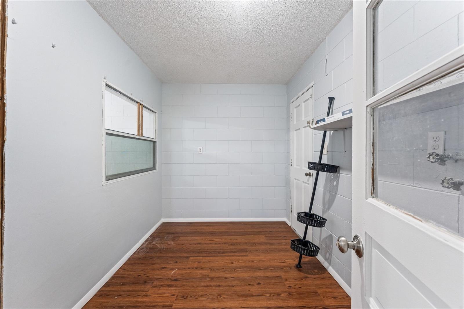 DOVER ESTATES FIRST ADD - Residential