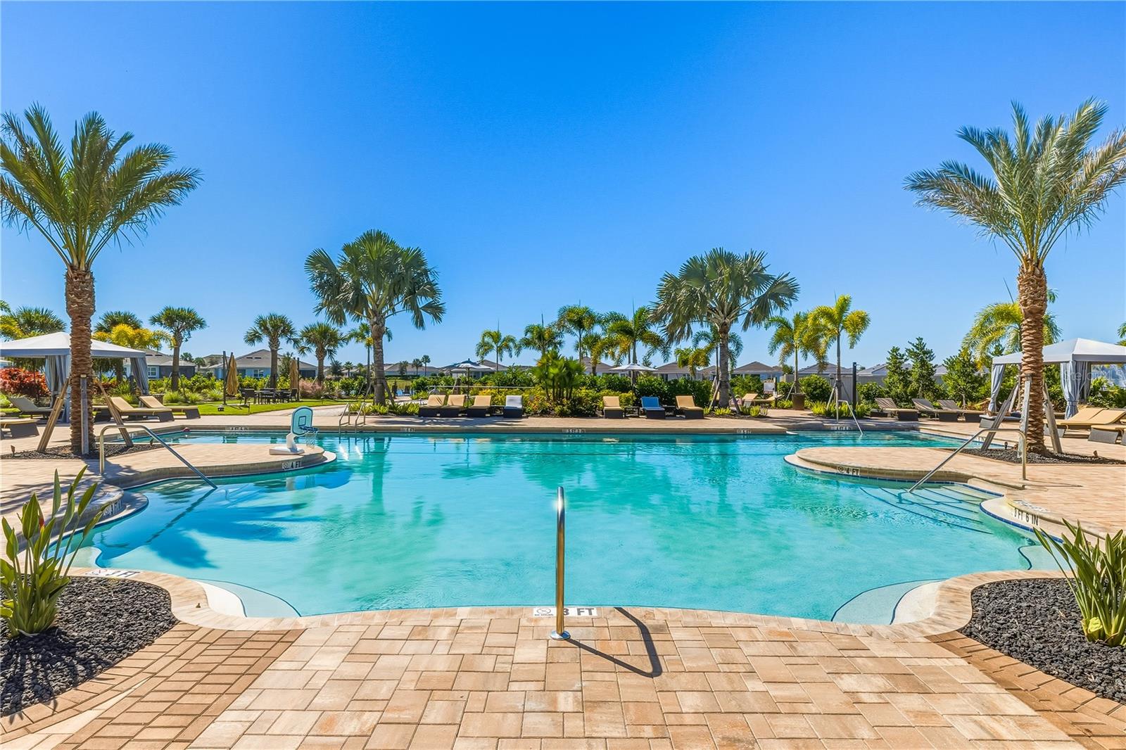 SADDLESTONE AT STAR FARMS LAKEWOOD RANCH - Residential