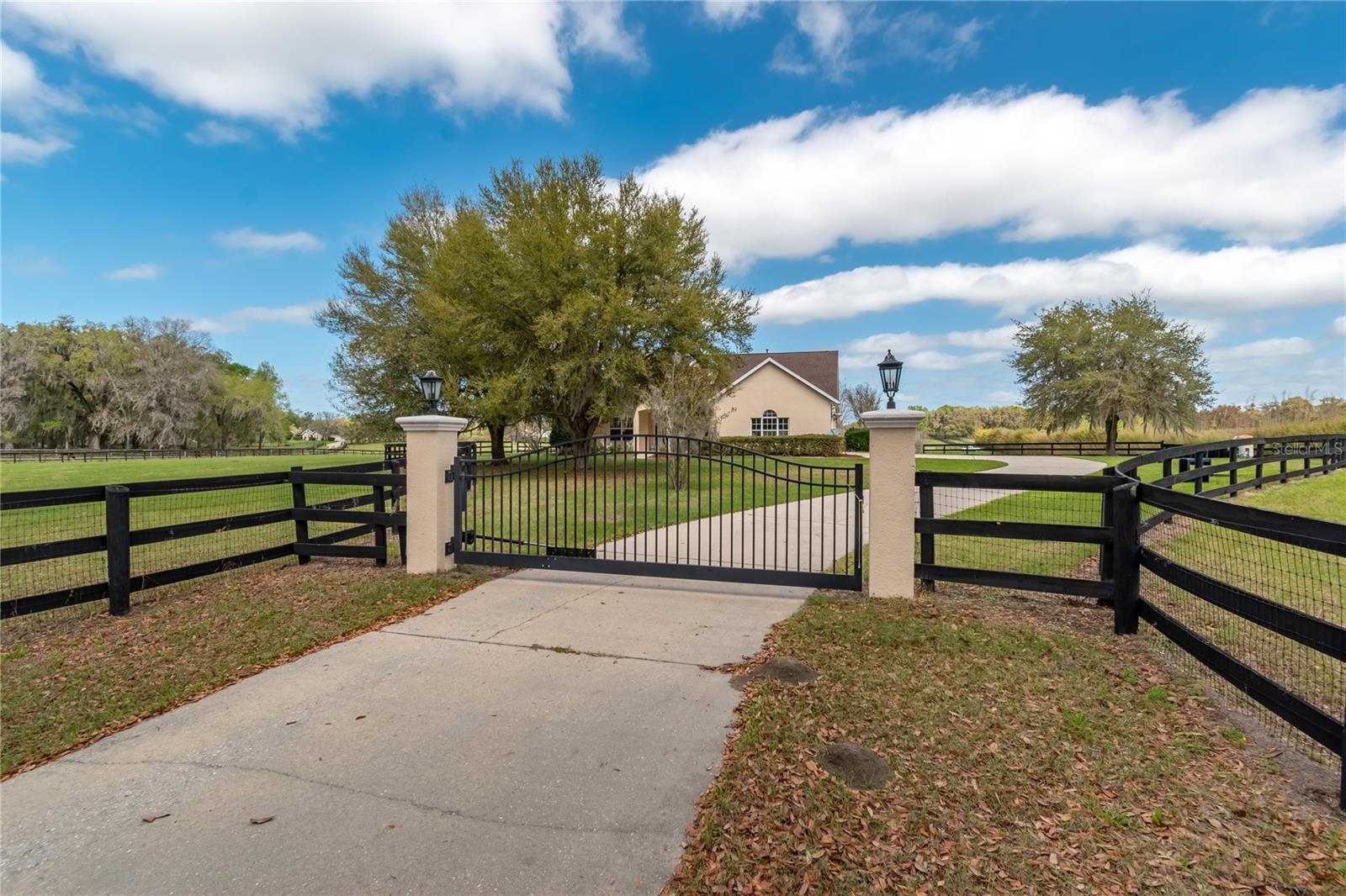 GOLDEN FARMS - Residential