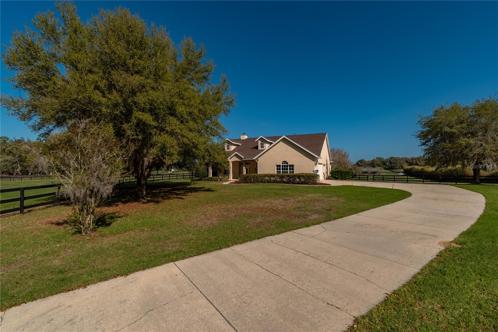 GOLDEN FARMS - Residential