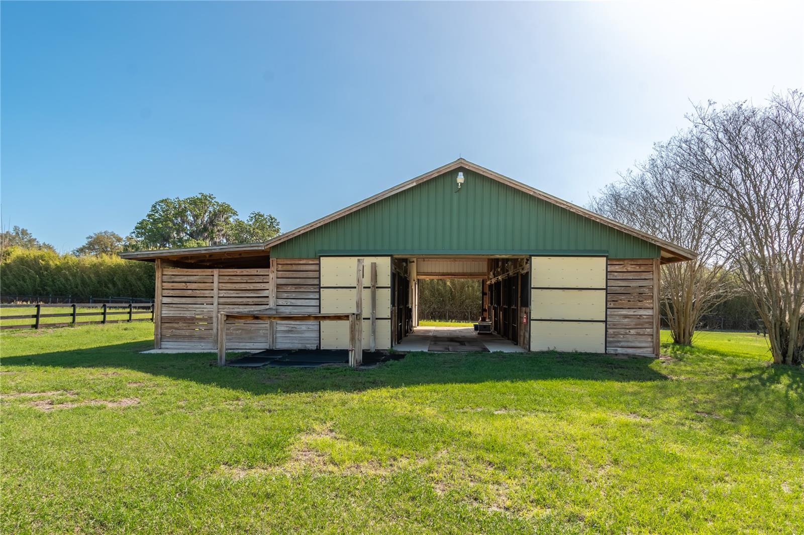 GOLDEN FARMS - Residential