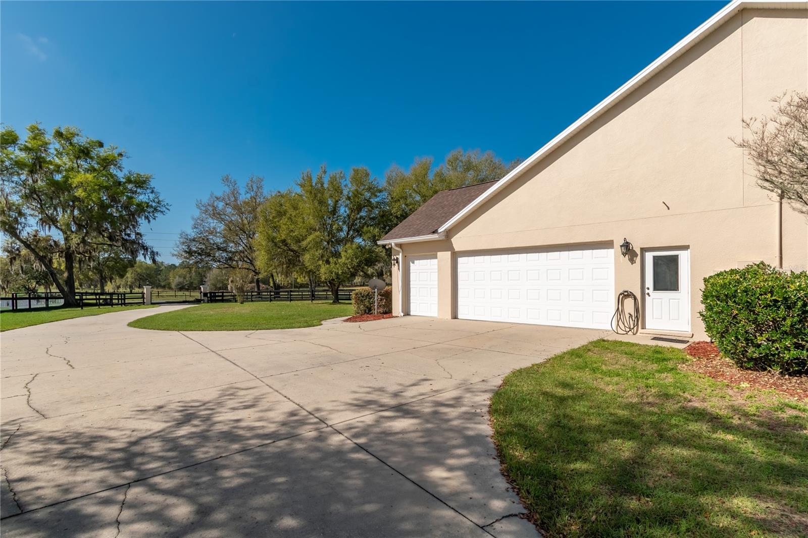 GOLDEN FARMS - Residential