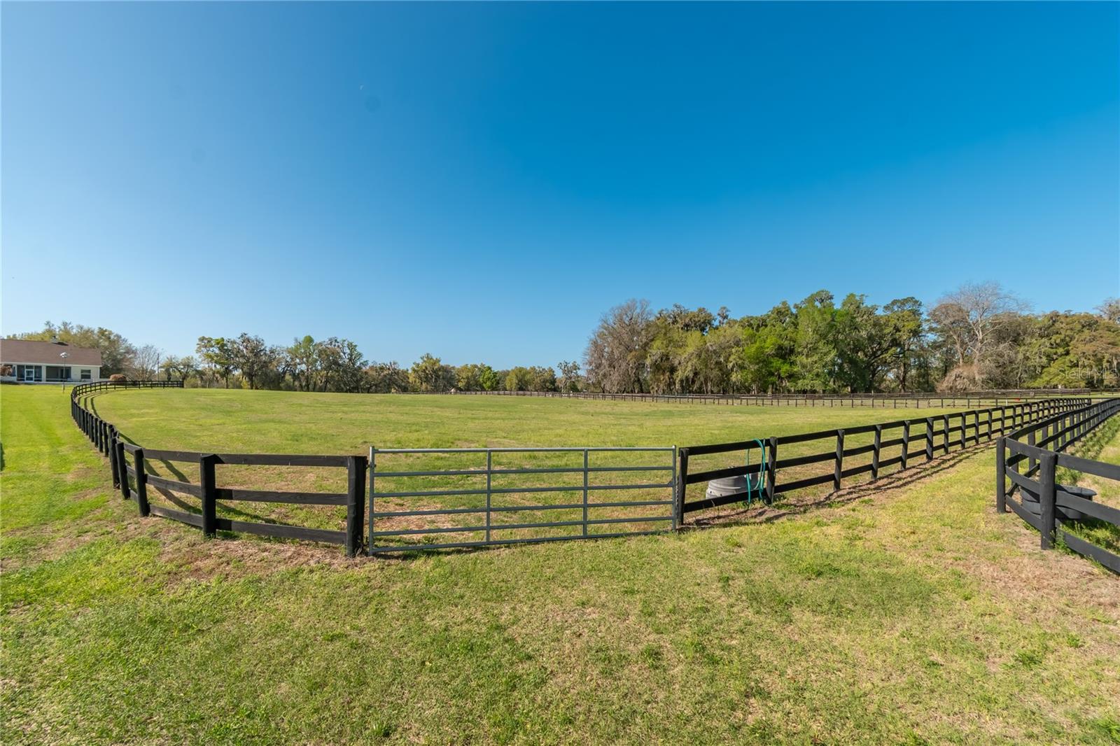 GOLDEN FARMS - Residential