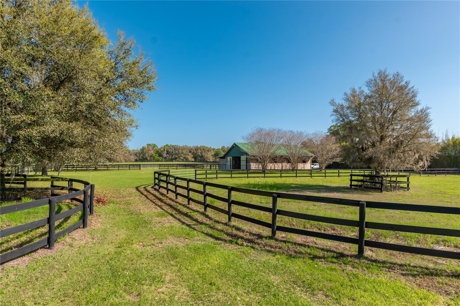 GOLDEN FARMS - Residential