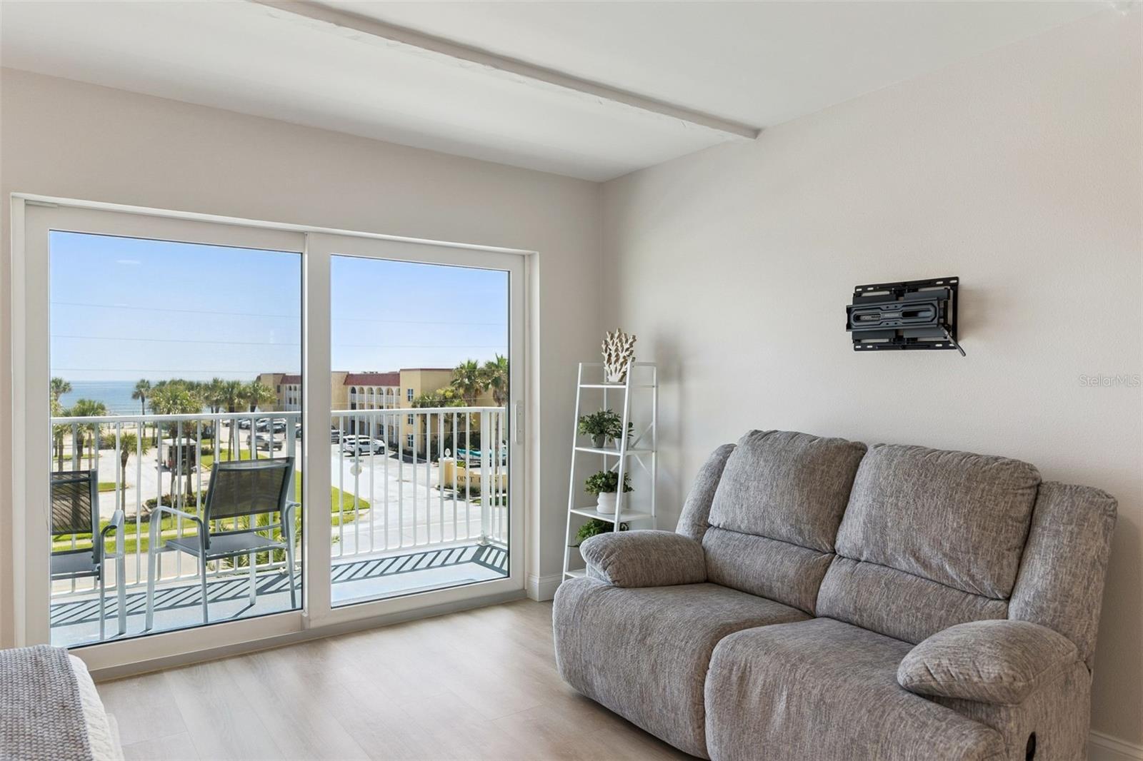 MARINERS COVE CONDO - Residential