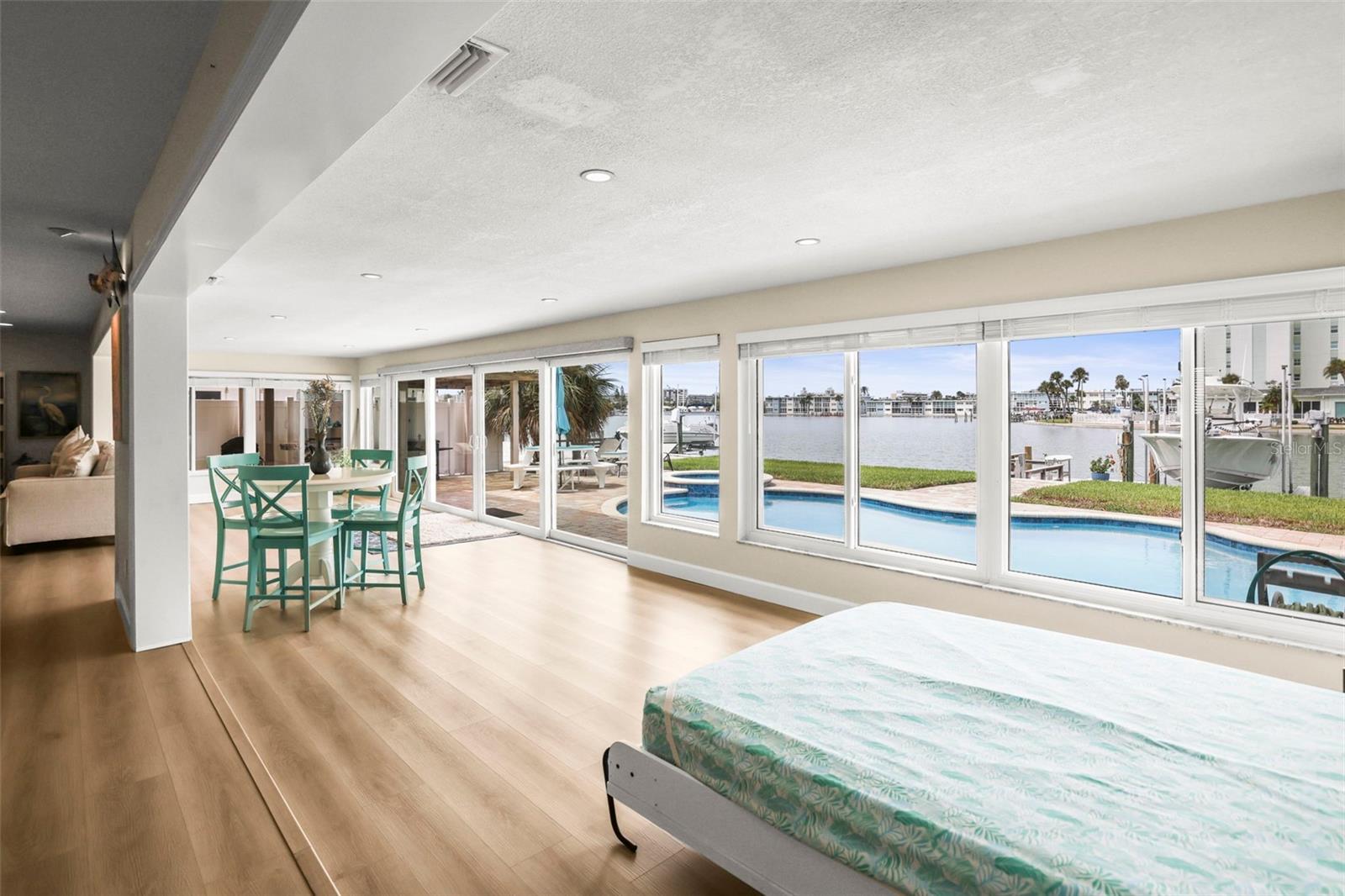 THREE PALMS POINT - Residential