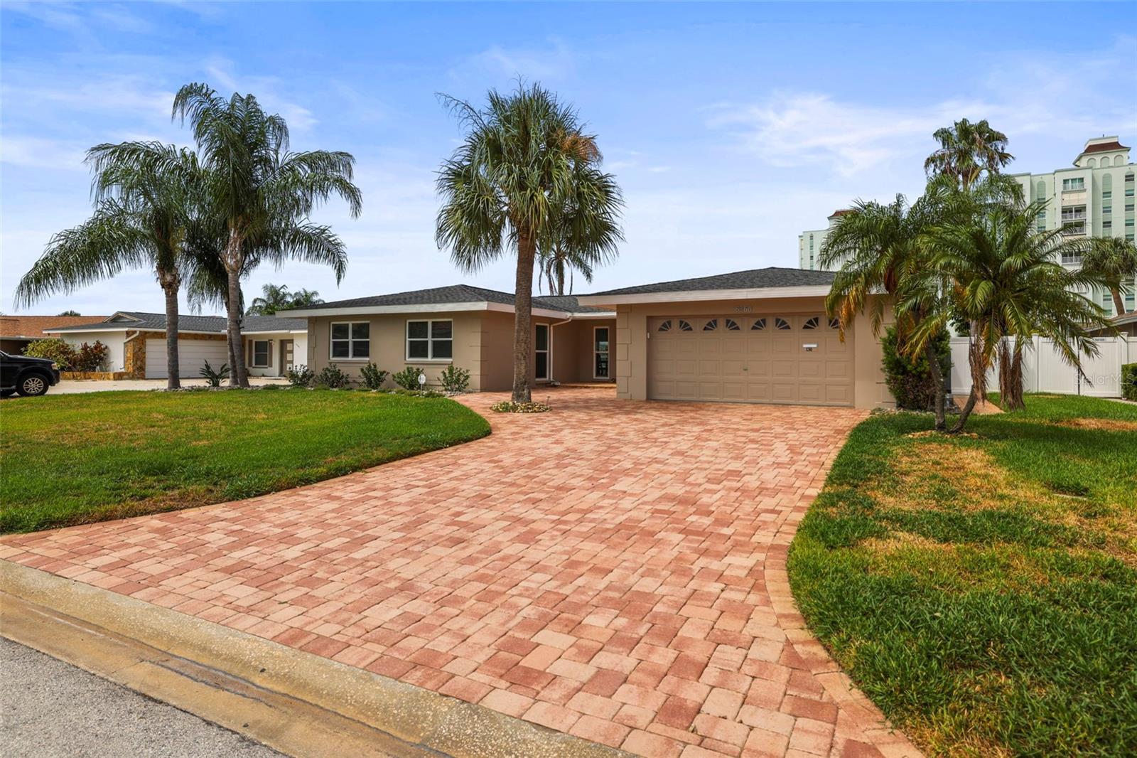 THREE PALMS POINT - Residential