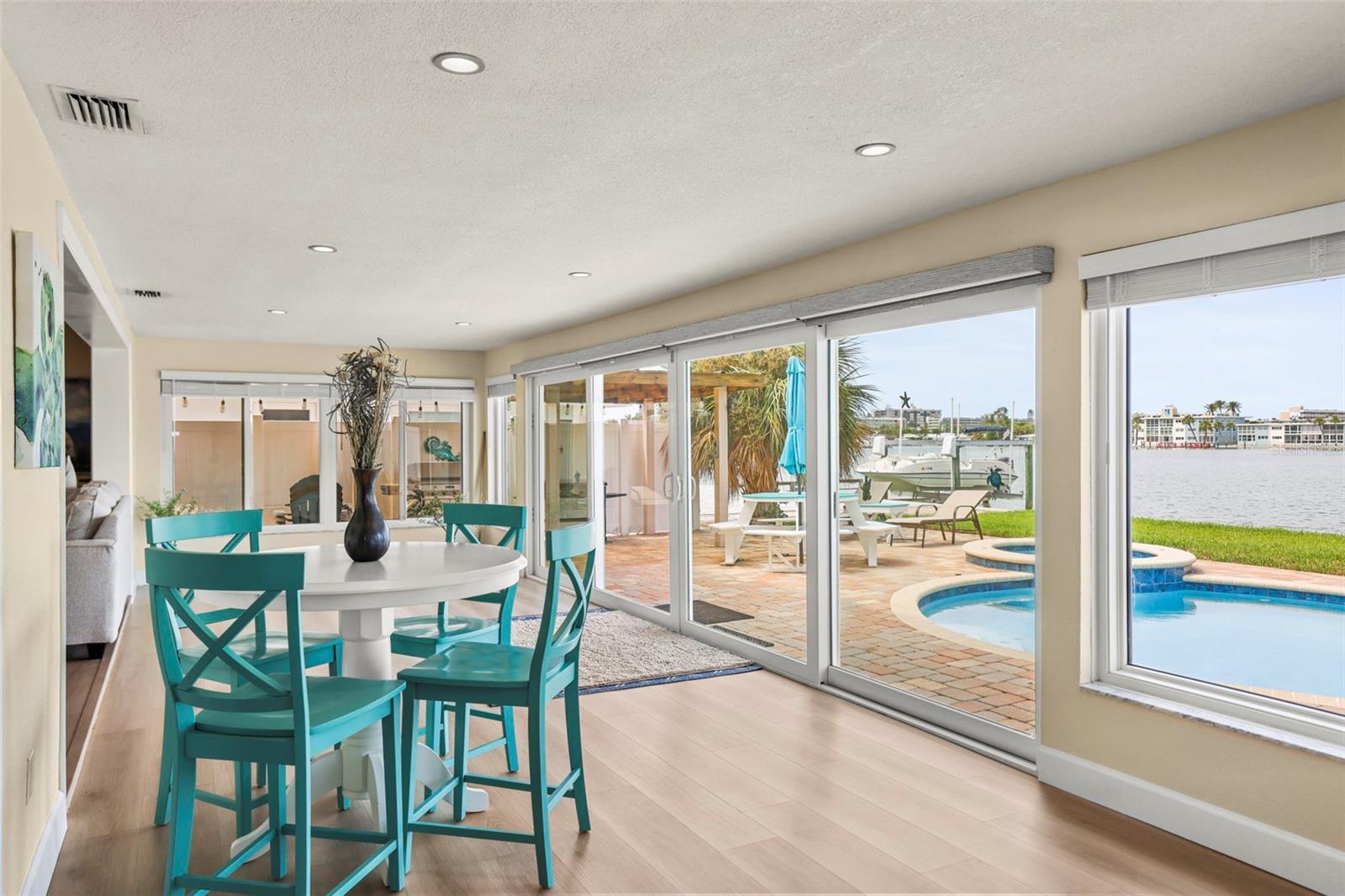 THREE PALMS POINT - Residential