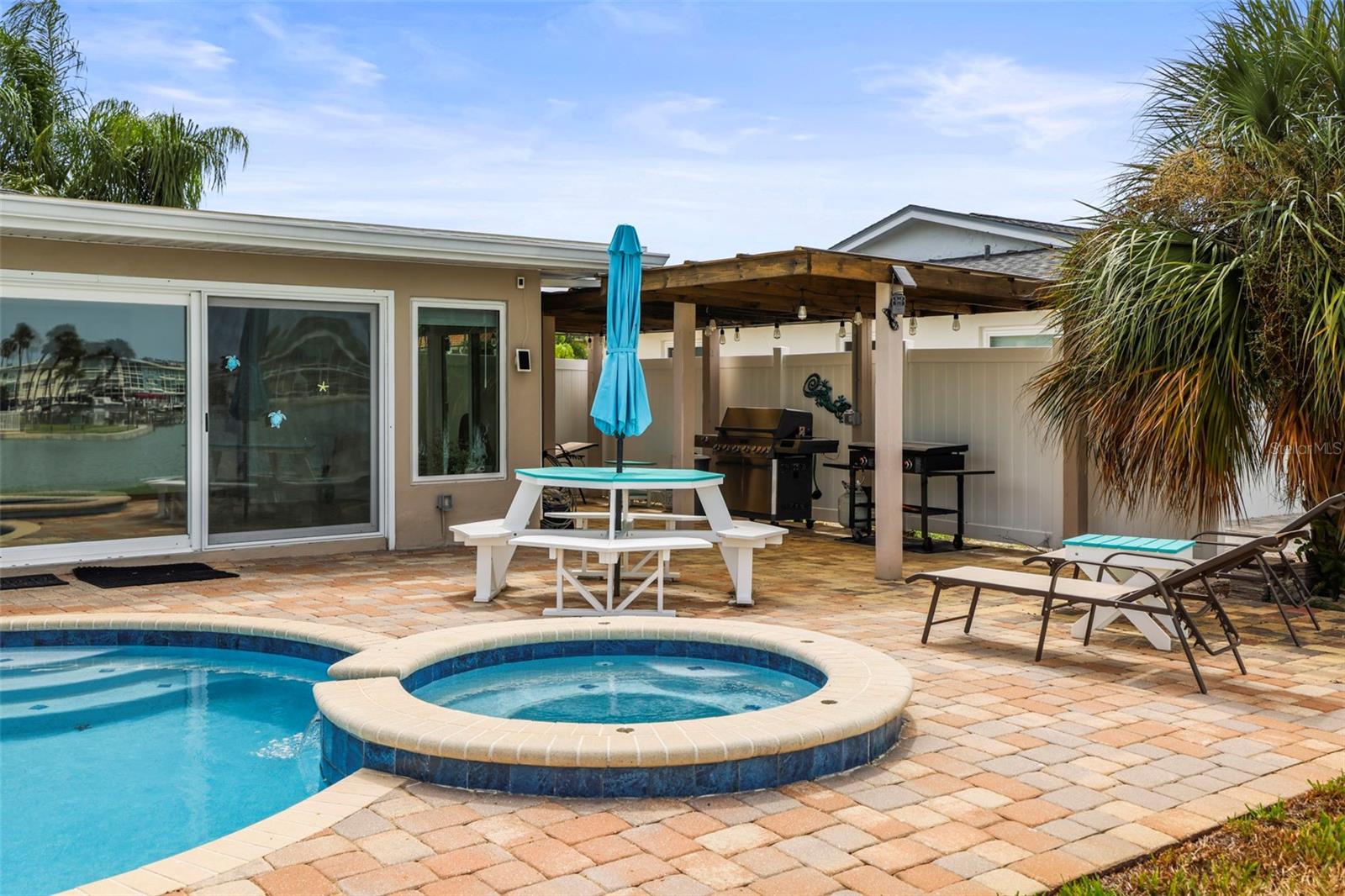 THREE PALMS POINT - Residential