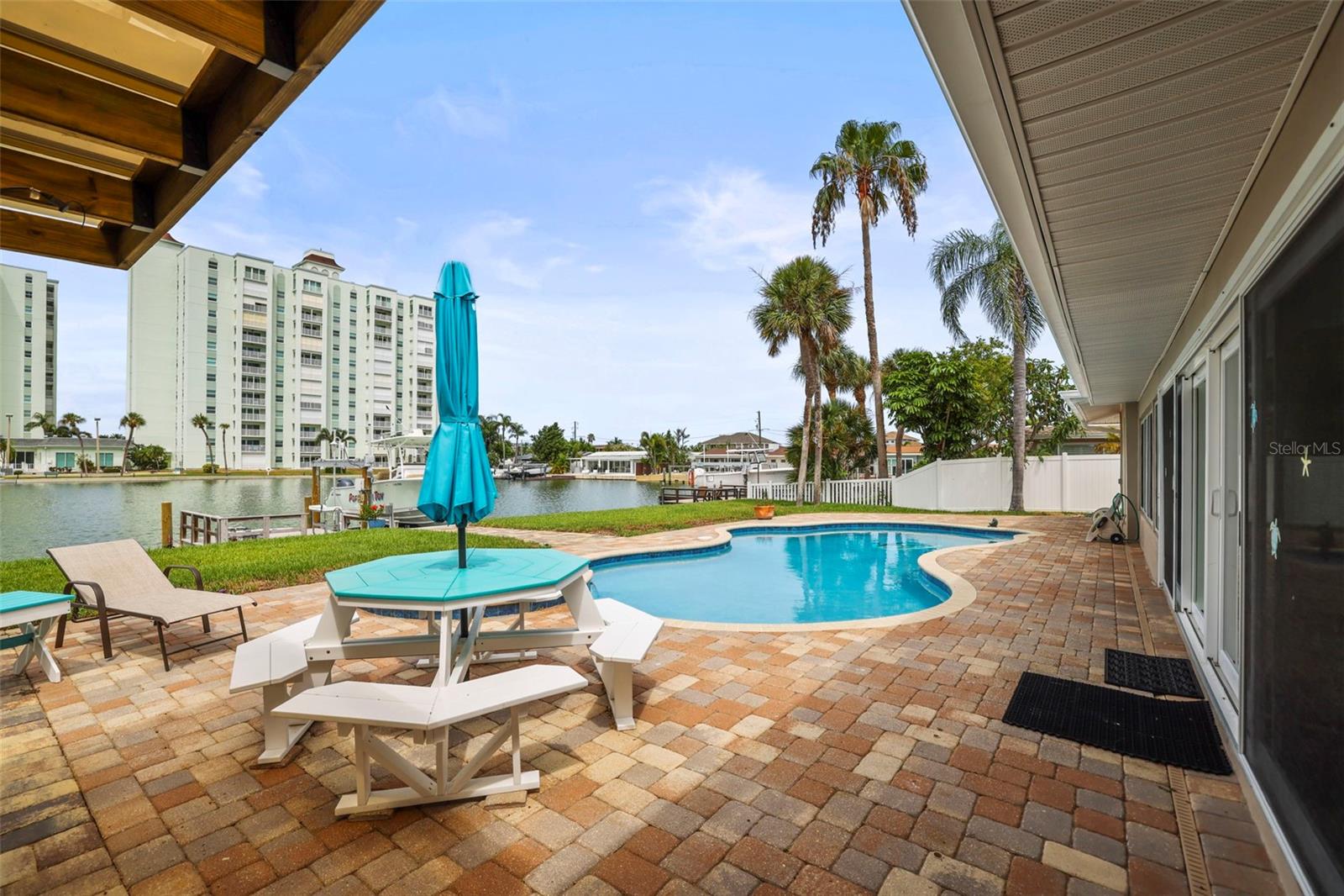 THREE PALMS POINT - Residential