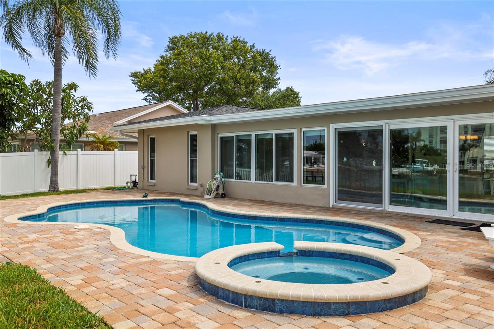 THREE PALMS POINT - Residential