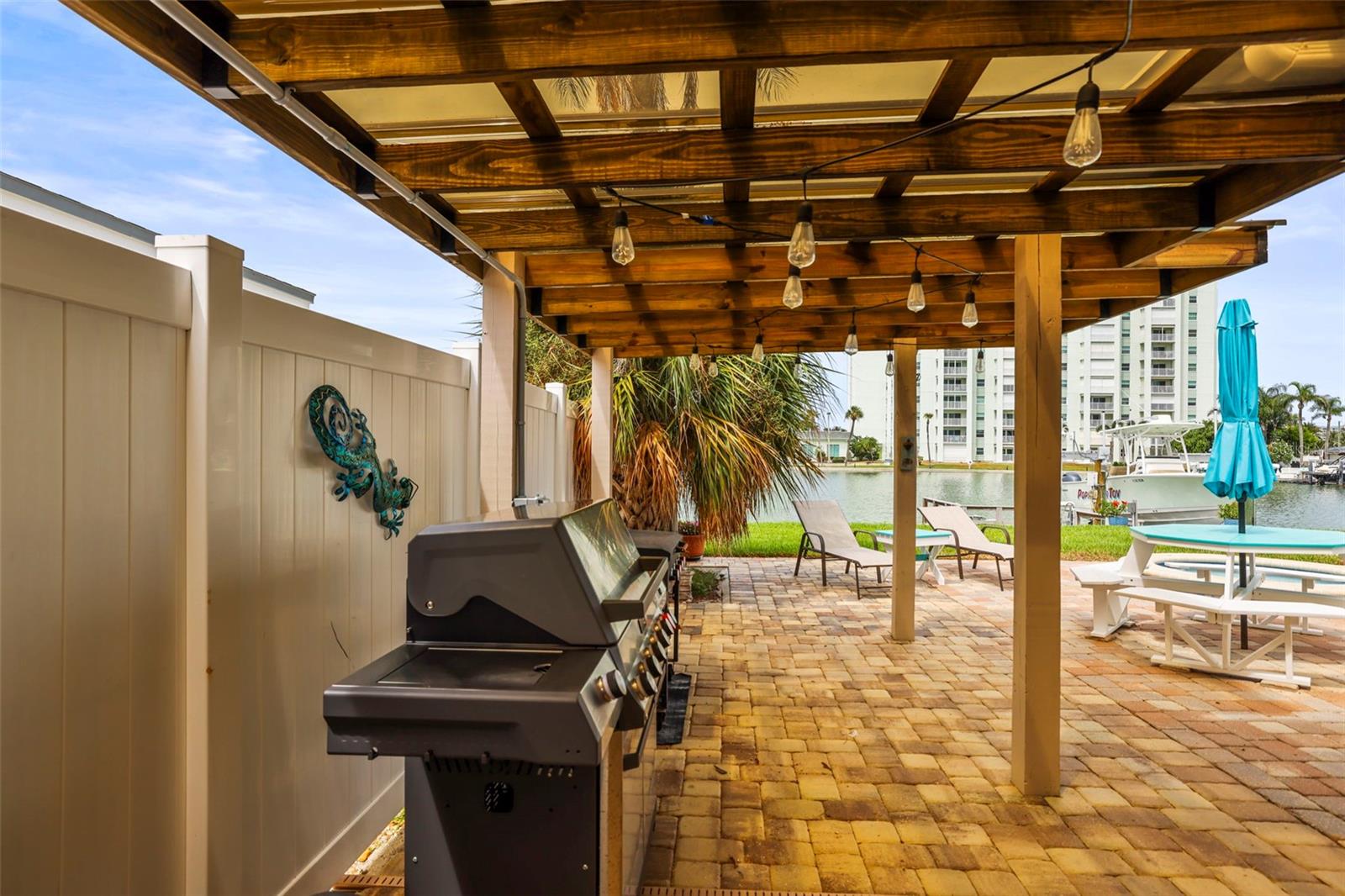 THREE PALMS POINT - Residential