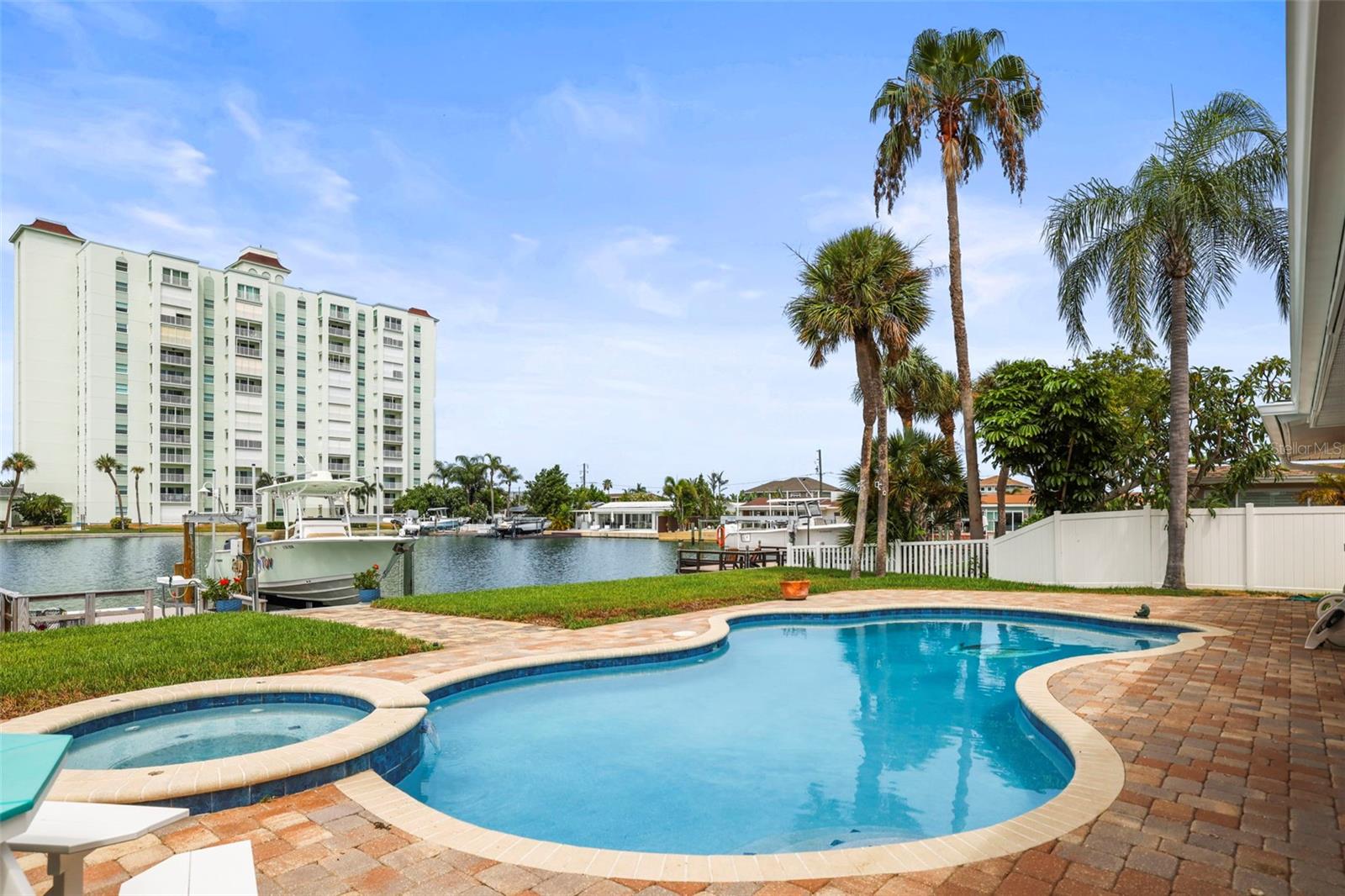 THREE PALMS POINT - Residential