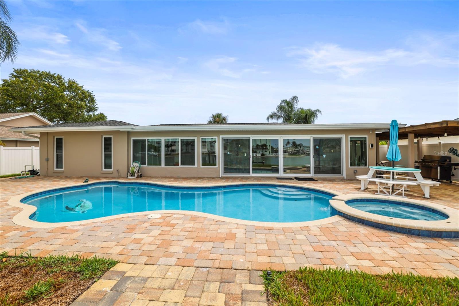 THREE PALMS POINT - Residential
