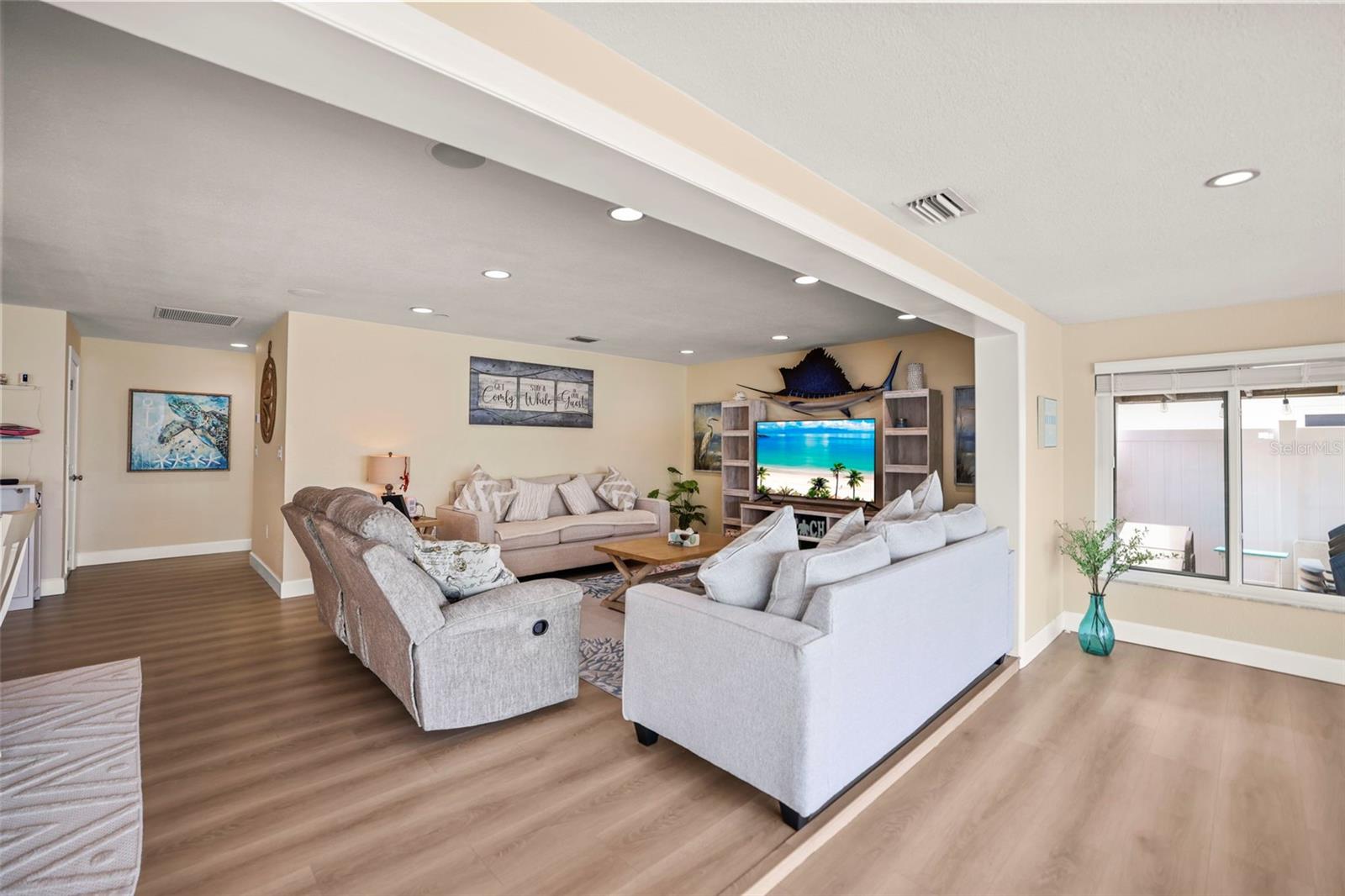 THREE PALMS POINT - Residential