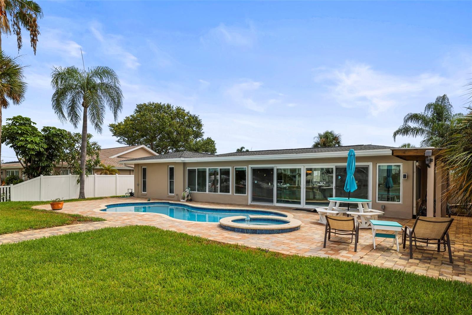 THREE PALMS POINT - Residential
