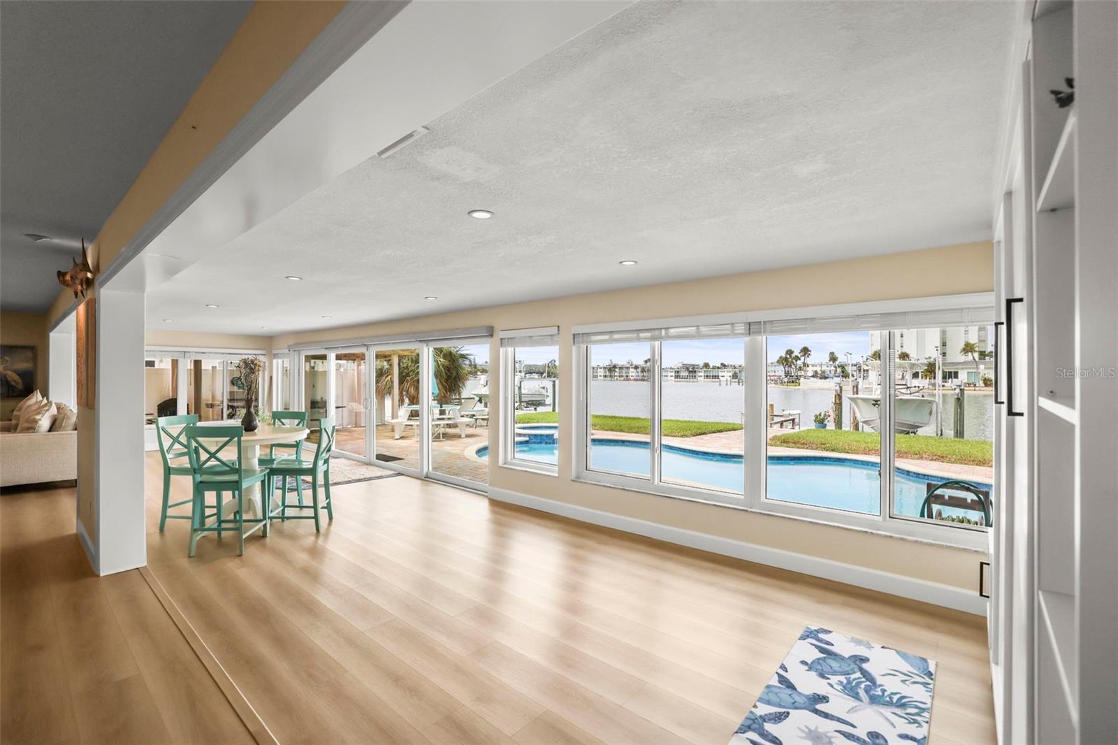 THREE PALMS POINT - Residential