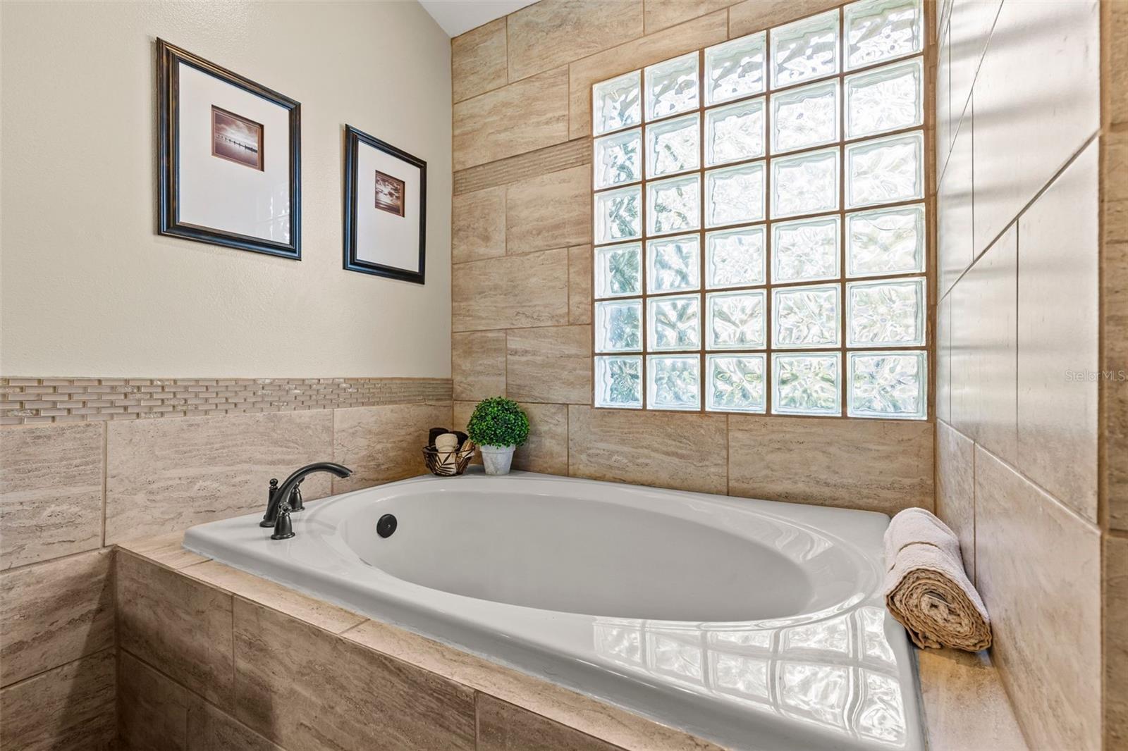 ROLLING OAKS - Residential