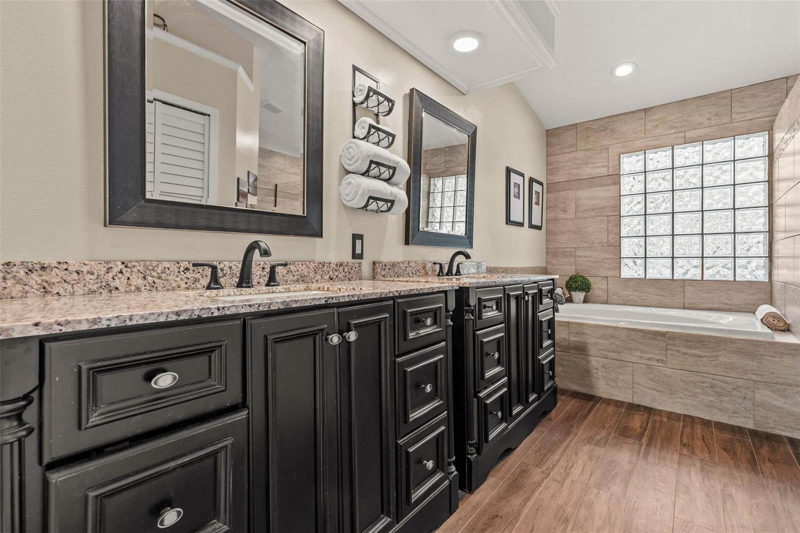 ROLLING OAKS - Residential