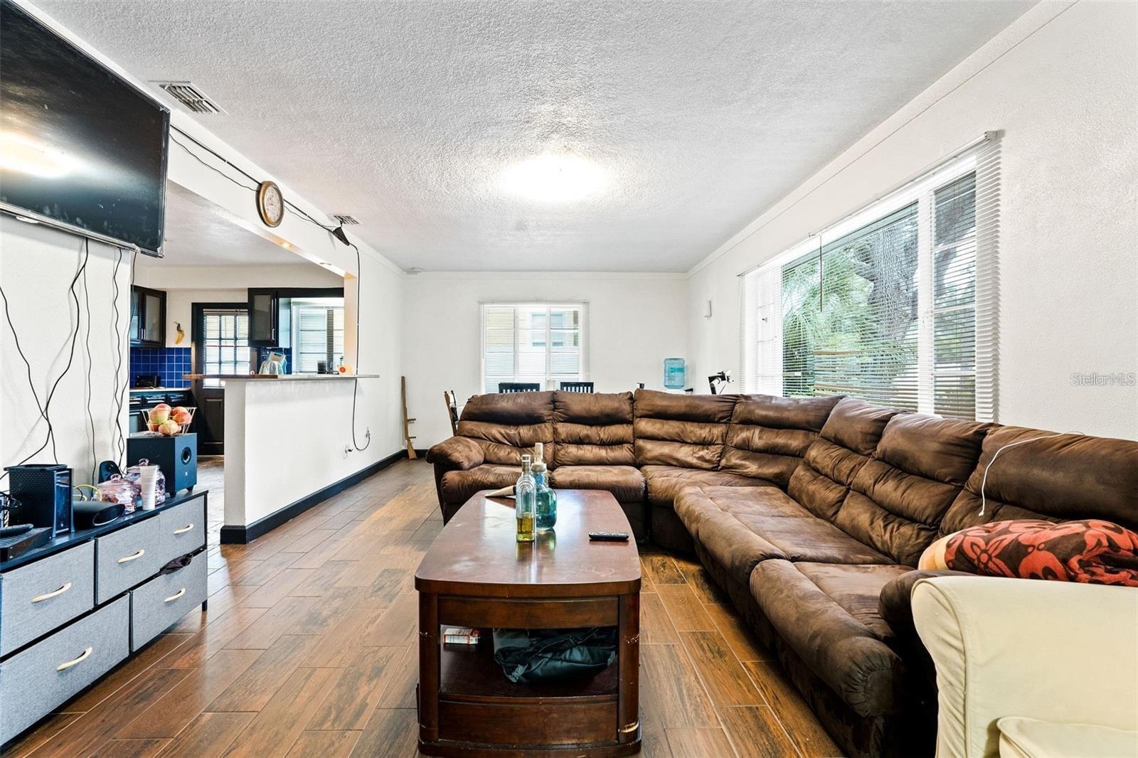 MAGNOLIA PARK - Residential Income