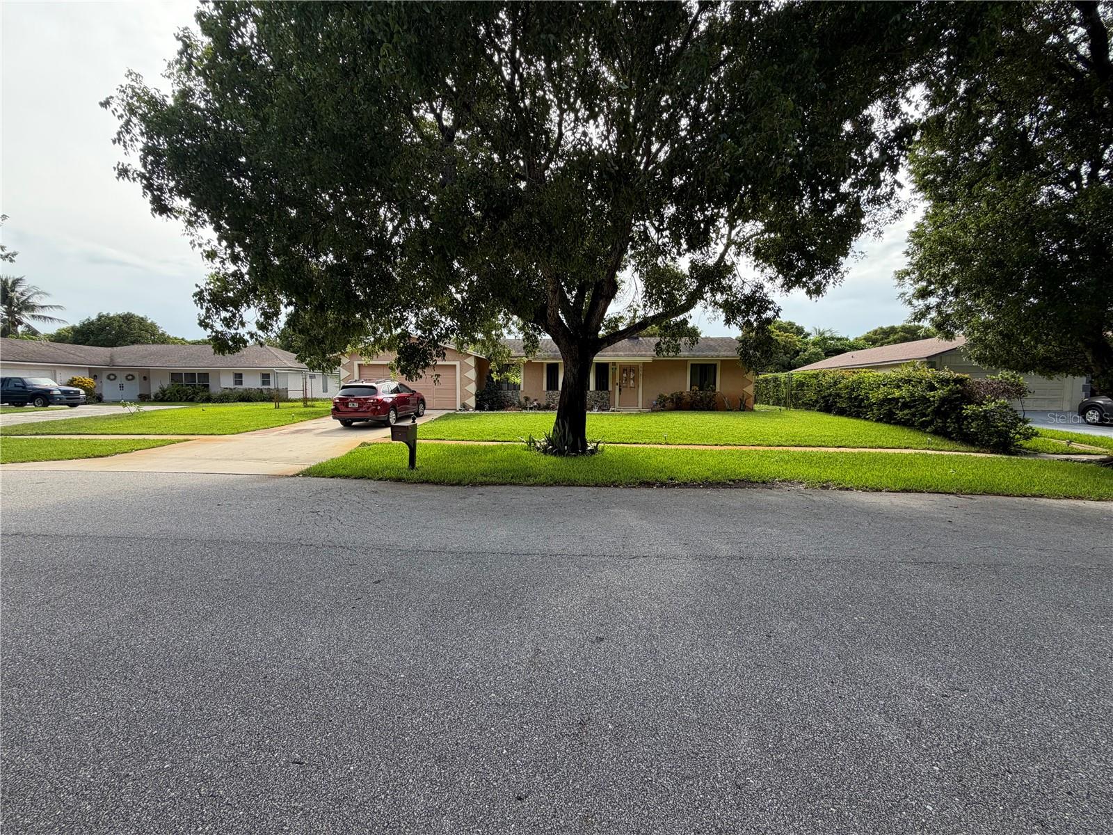 PALM BEACH LAKES NORTH 01 - Residential