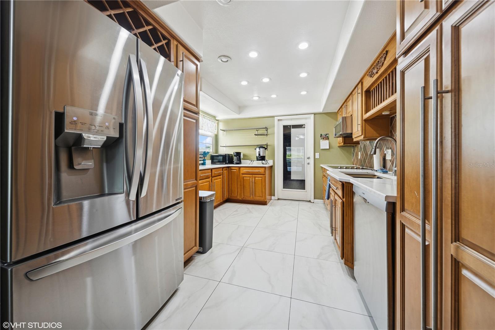 COUNTRY AIRE PH THREE - Residential