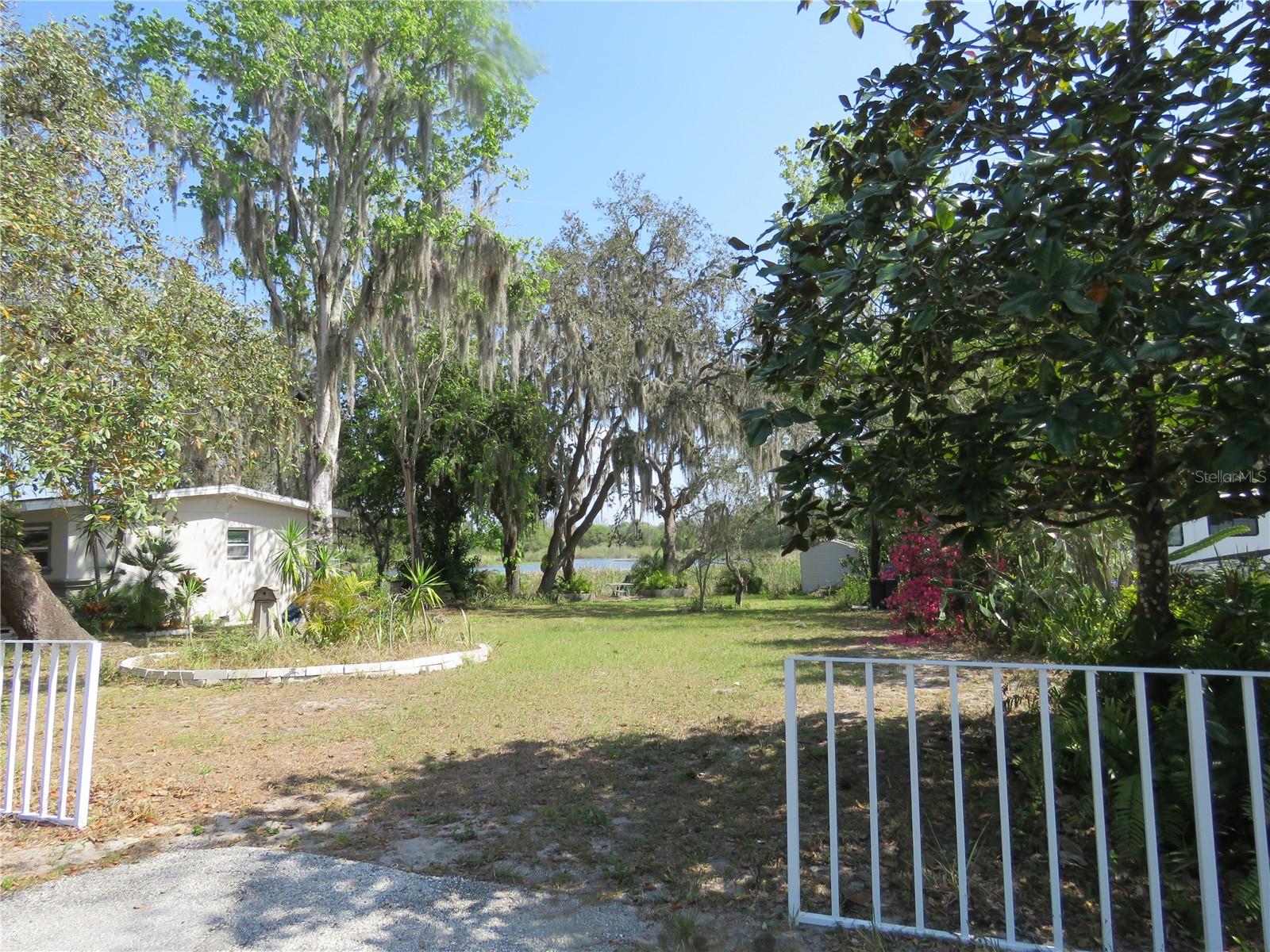 MOON LAKE ESTATES - Land