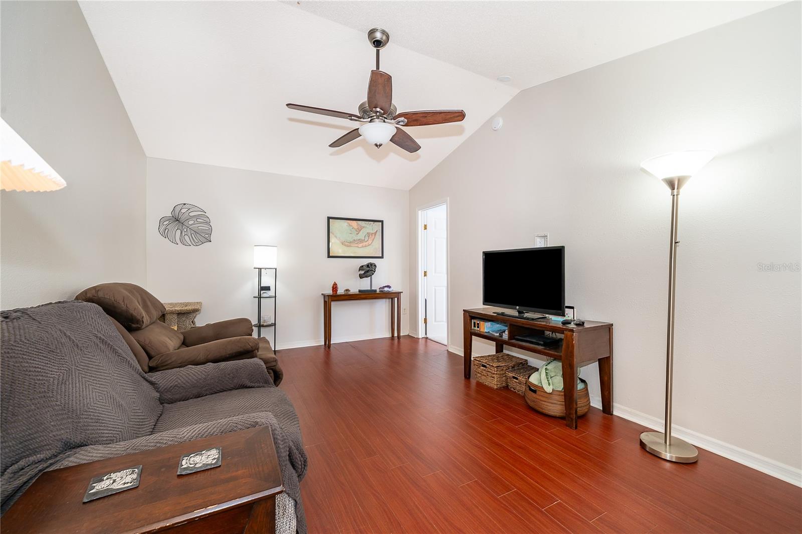 LA VITA CONDO PH 4 - Residential
