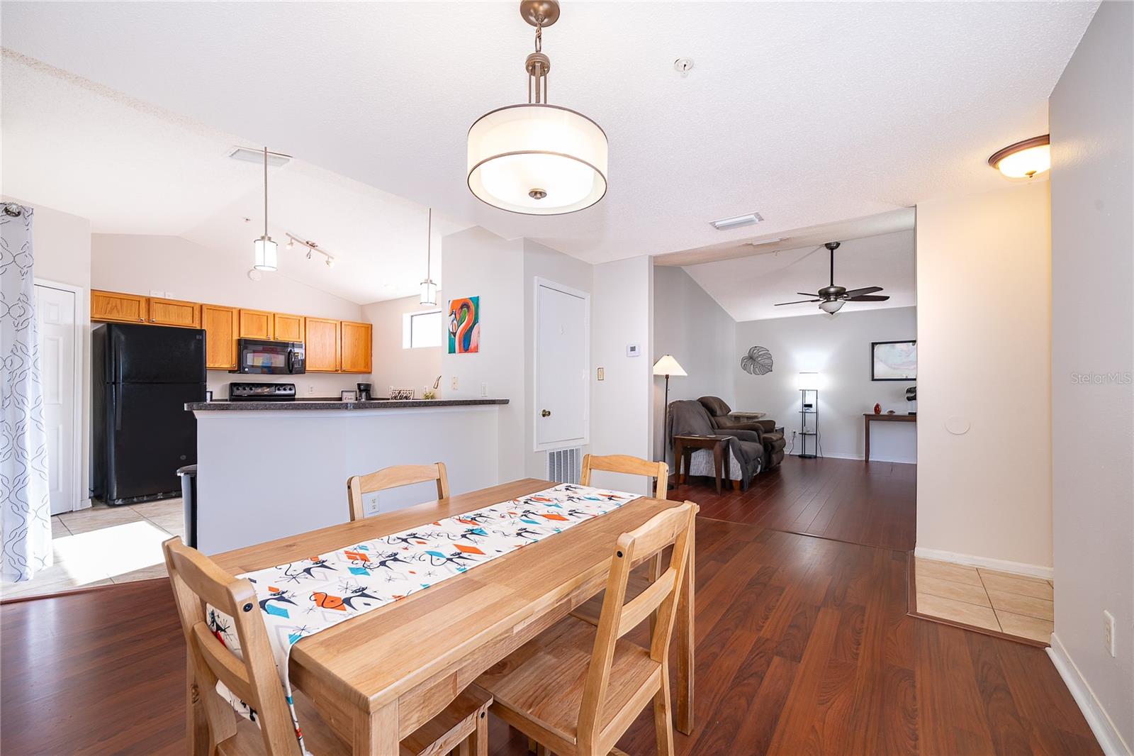 LA VITA CONDO PH 4 - Residential