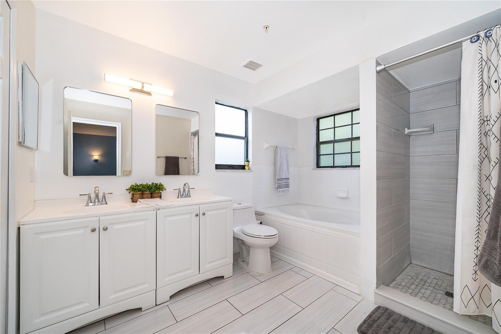 LA VITA CONDO PH 4 - Residential
