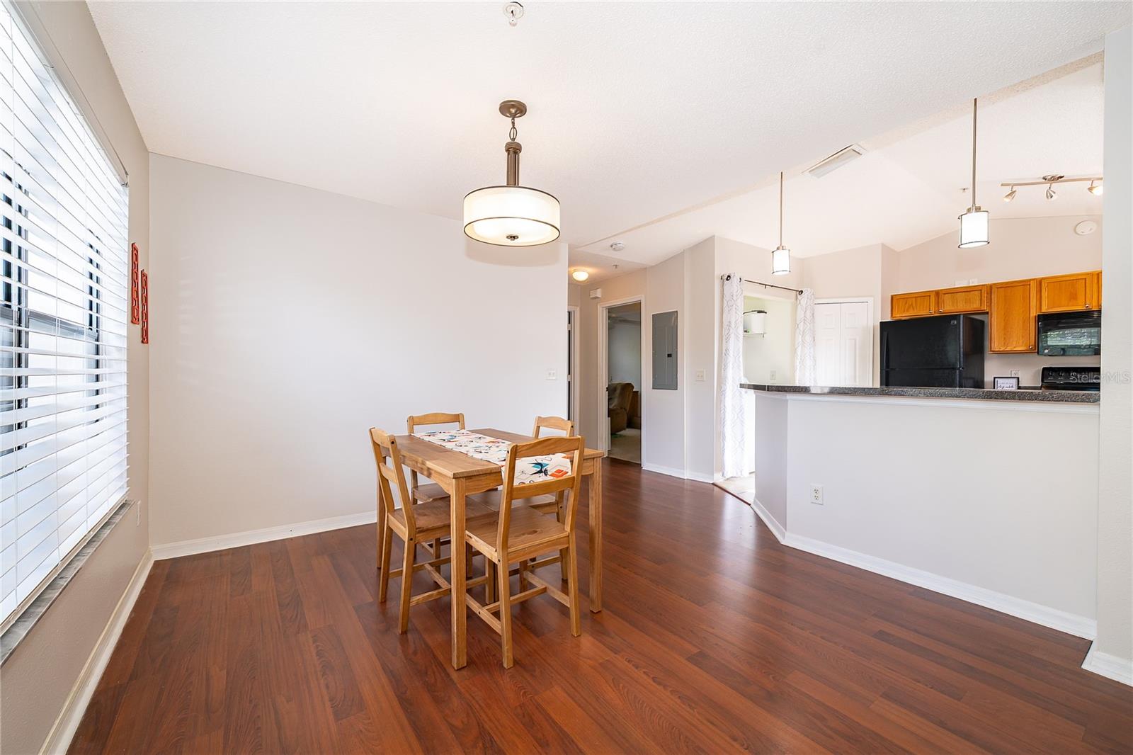 LA VITA CONDO PH 4 - Residential