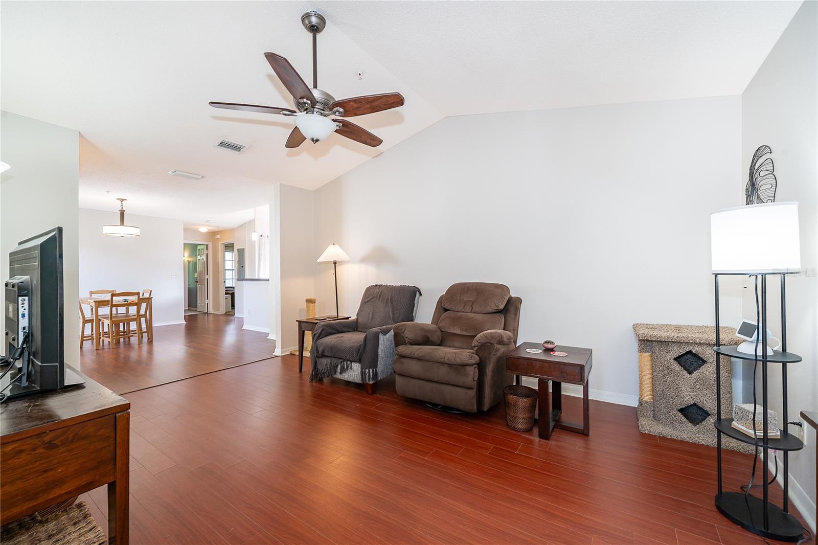 LA VITA CONDO PH 4 - Residential