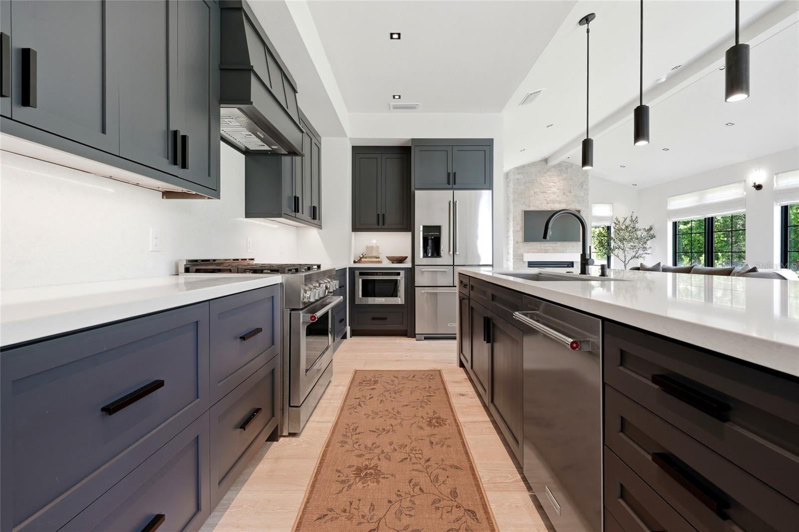GLORIAS WAY - Residential
