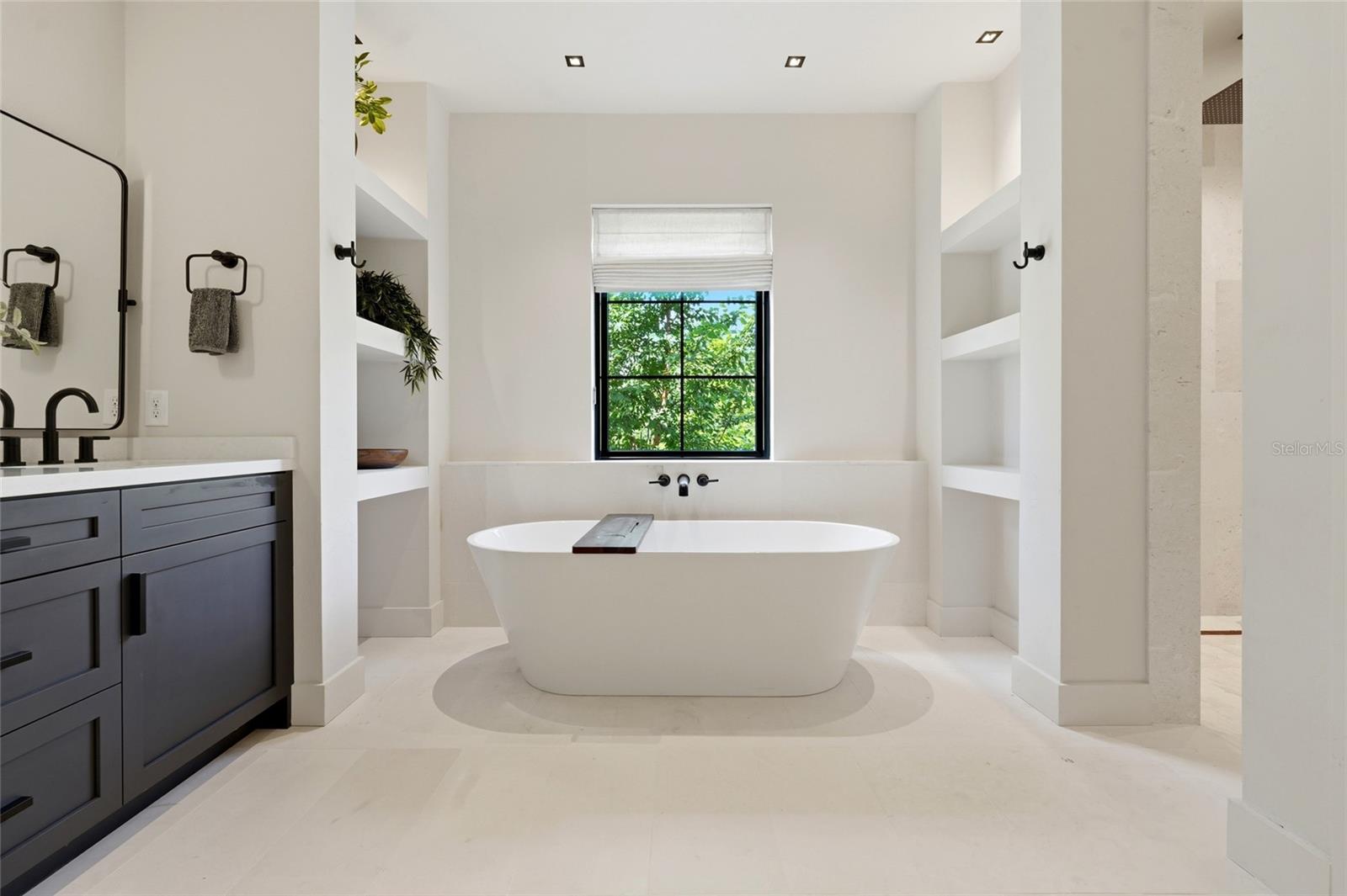 GLORIAS WAY - Residential