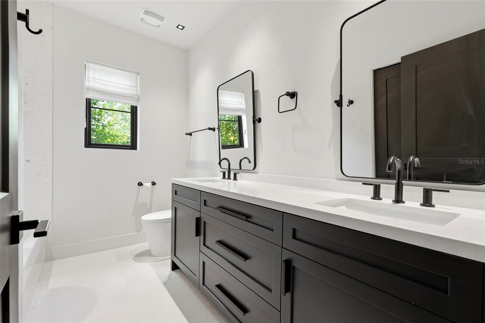 GLORIAS WAY - Residential