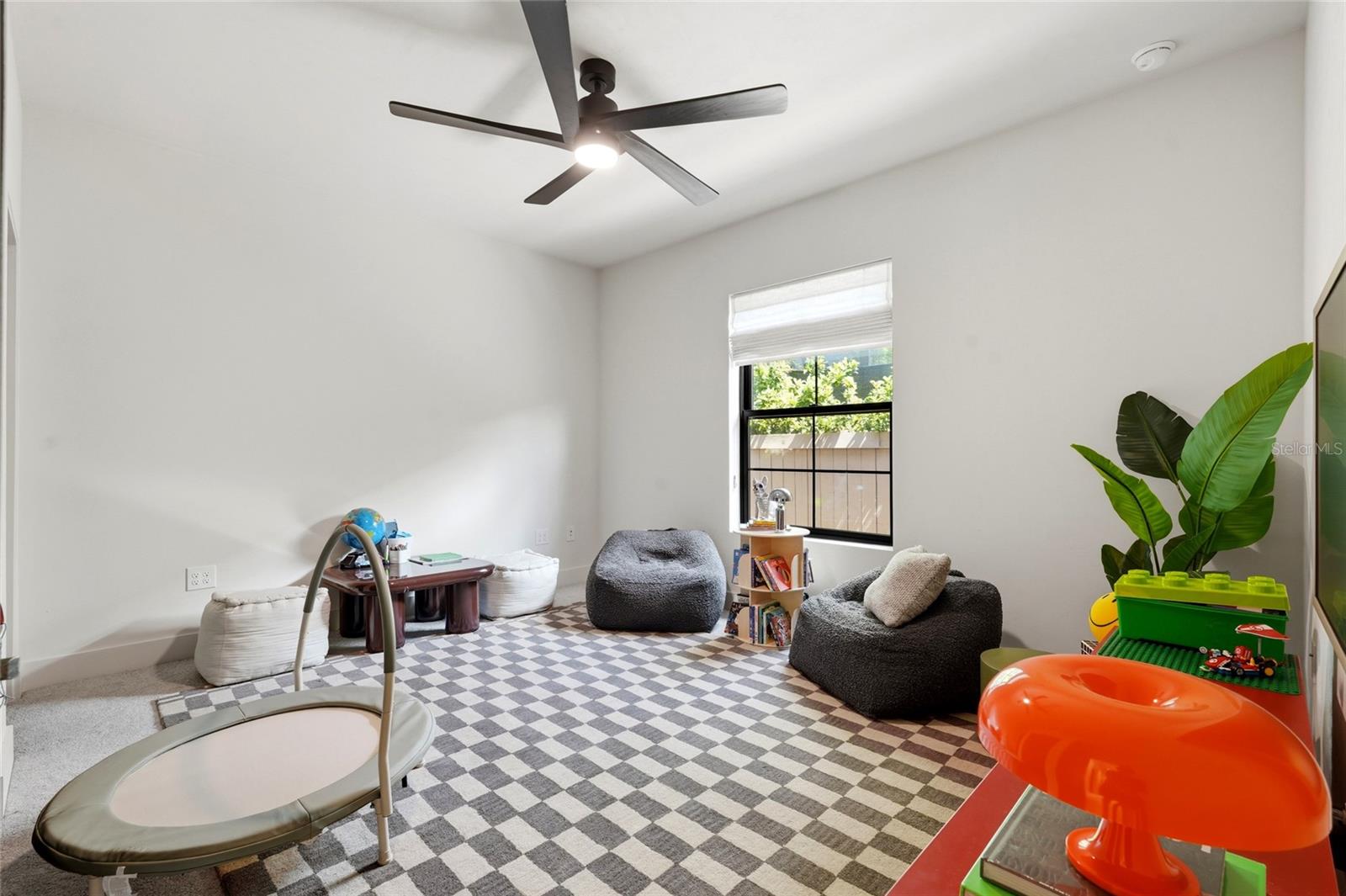 GLORIAS WAY - Residential