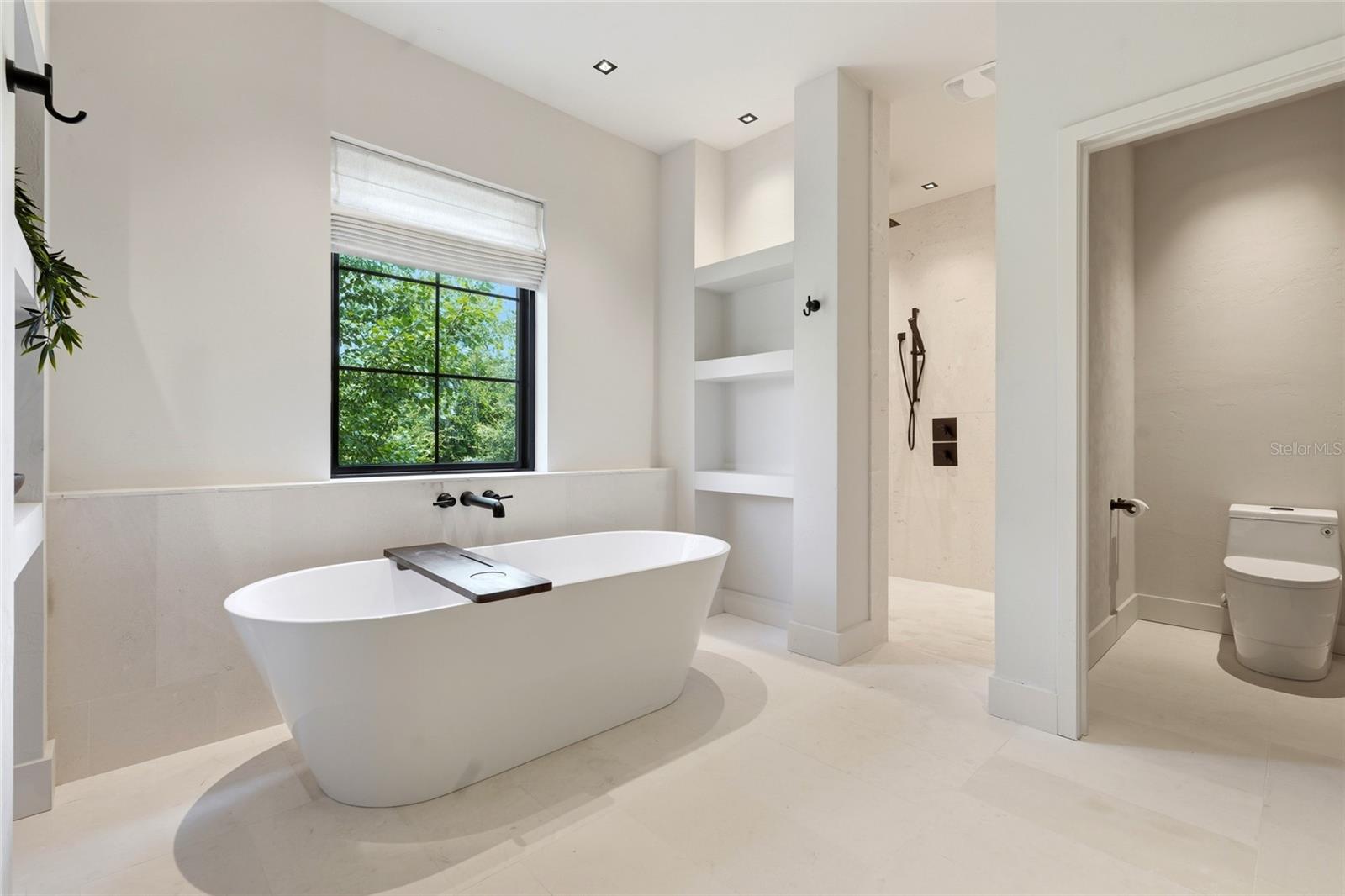 GLORIAS WAY - Residential