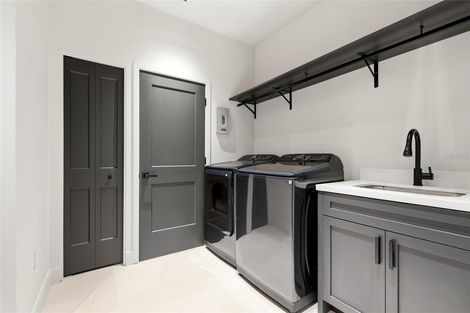 GLORIAS WAY - Residential