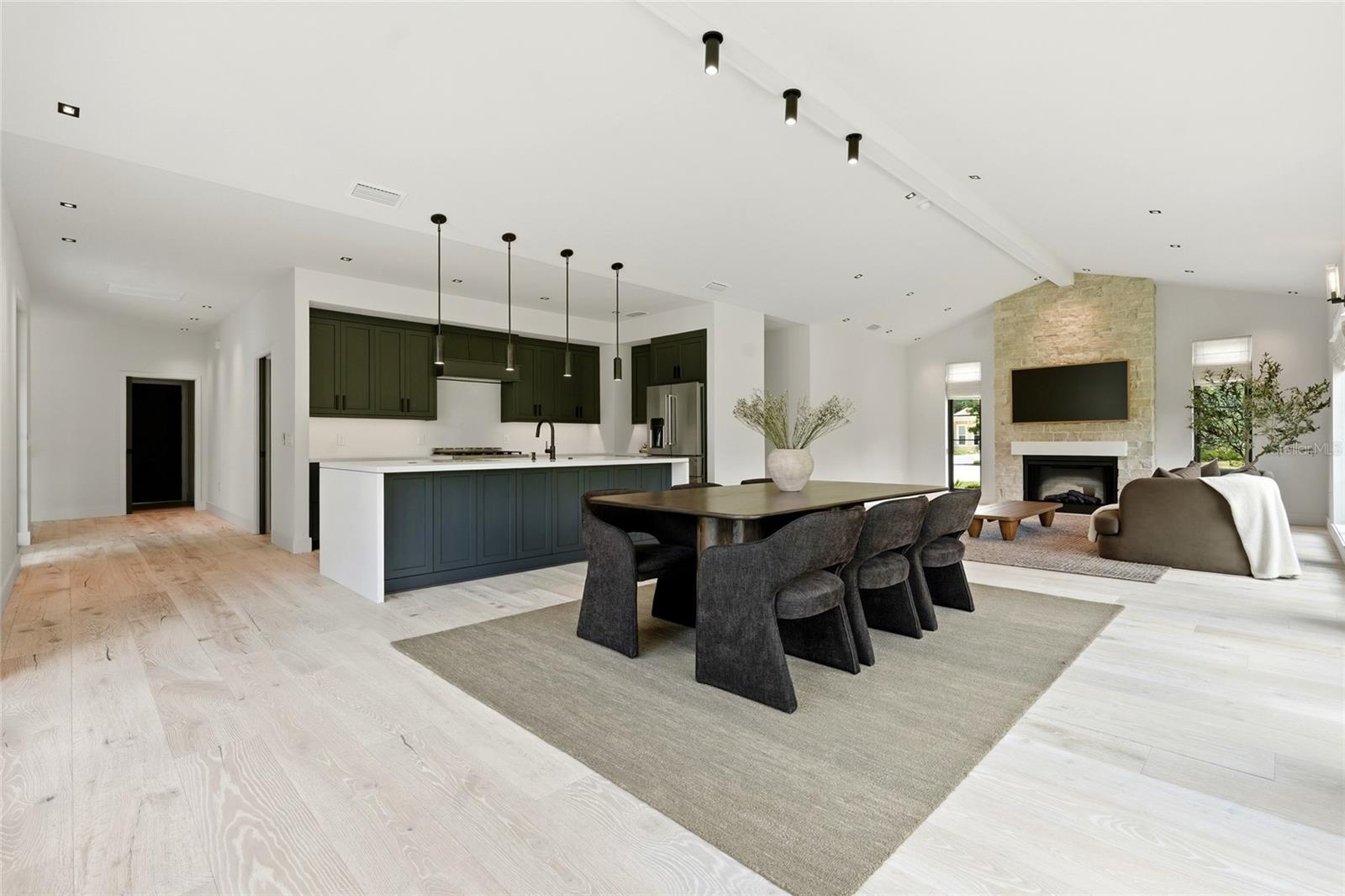 GLORIAS WAY - Residential